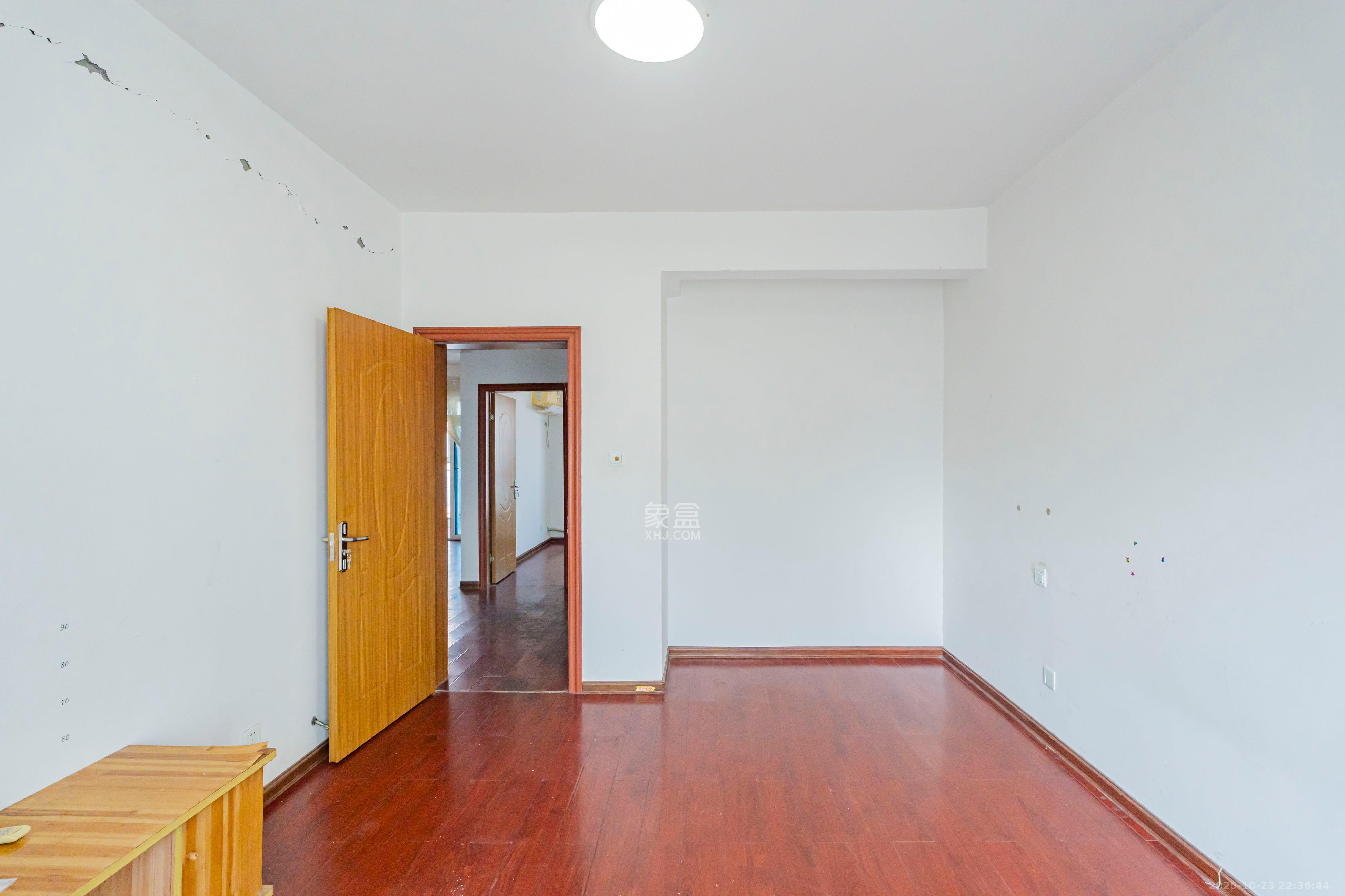 凯乐国际城  2室2厅1卫    85.0万 凯乐国际城  2室2厅1卫    85.0万卧室