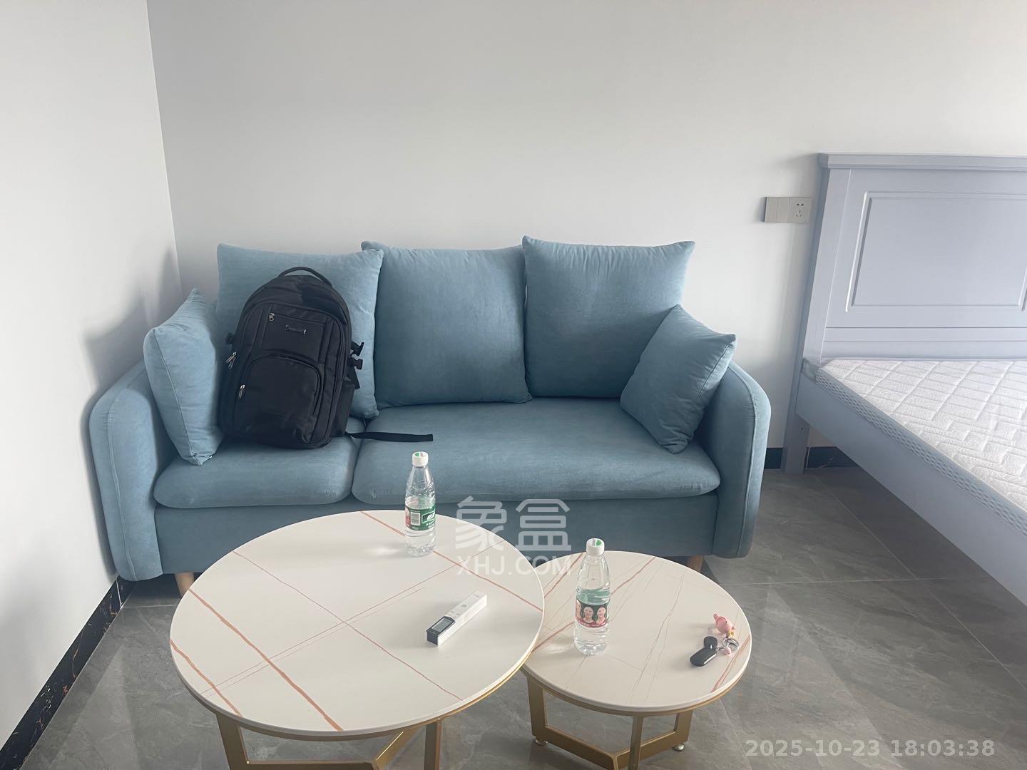 中海珑悦府  1室1厅1卫    1200.0元/月