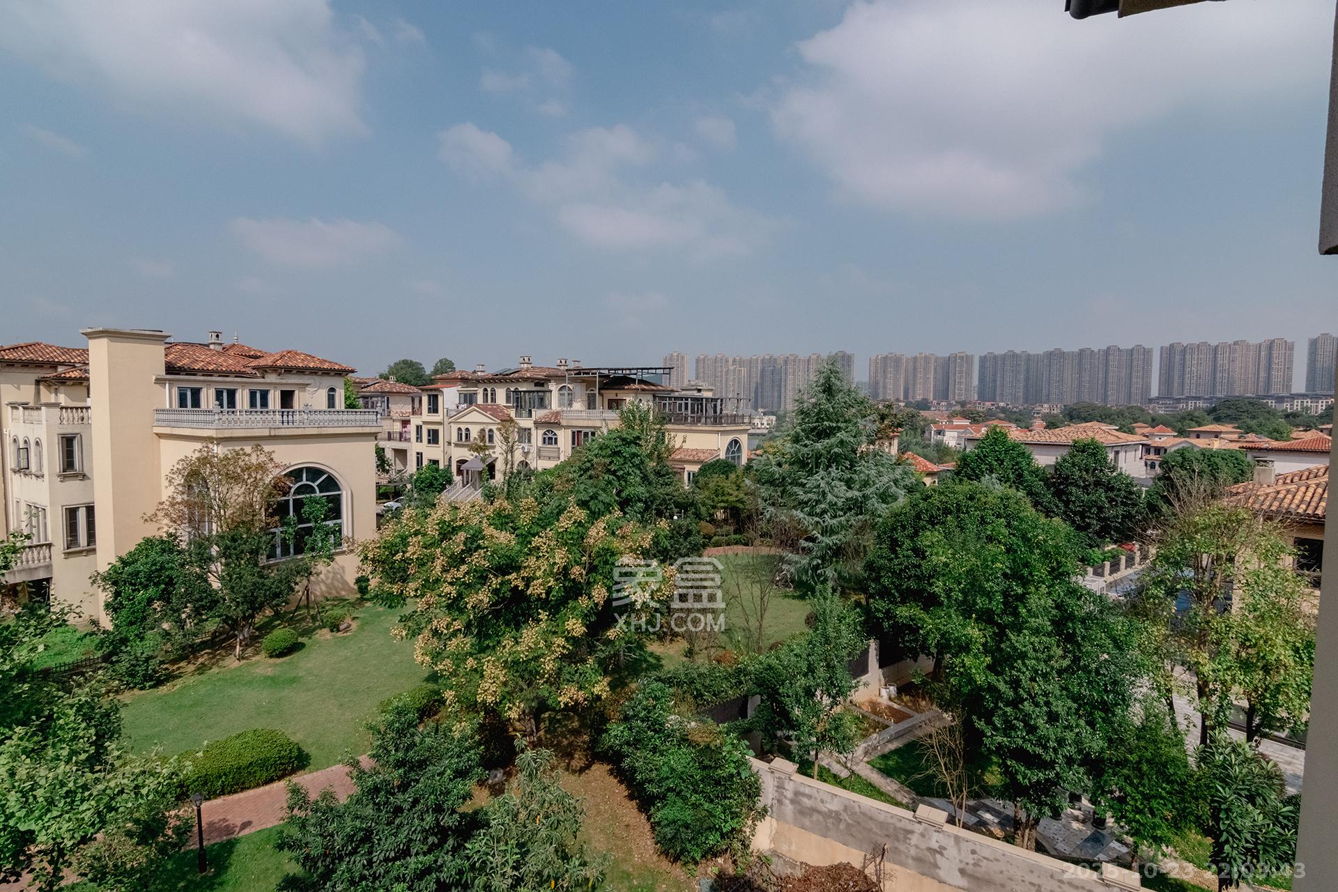 中粮北纬28°别墅  6室2厅4卫    528.0万其他