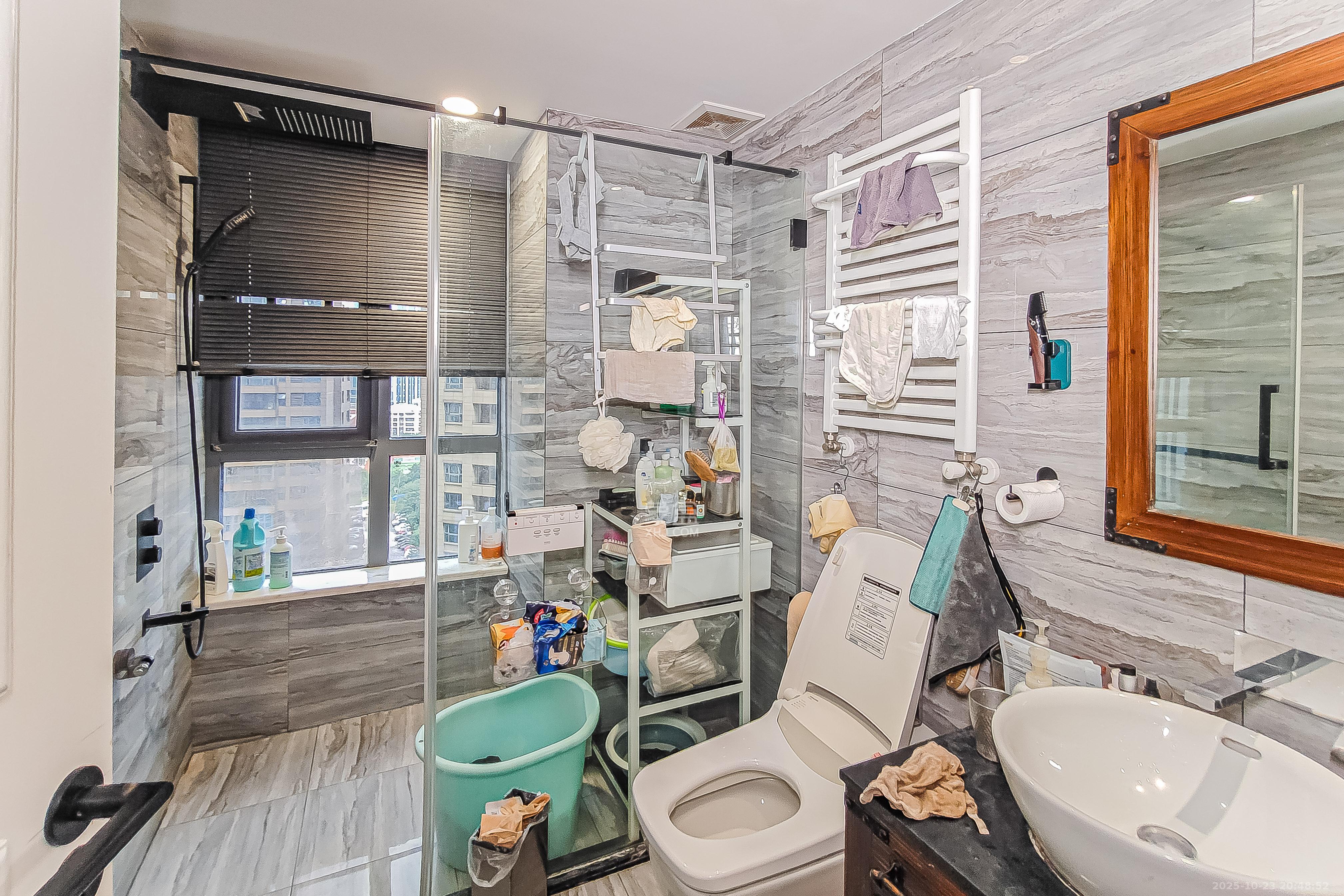 保利国际广场  1室2厅1卫    348.0万 保利国际广场  1室2厅1卫    348.0万卫生间