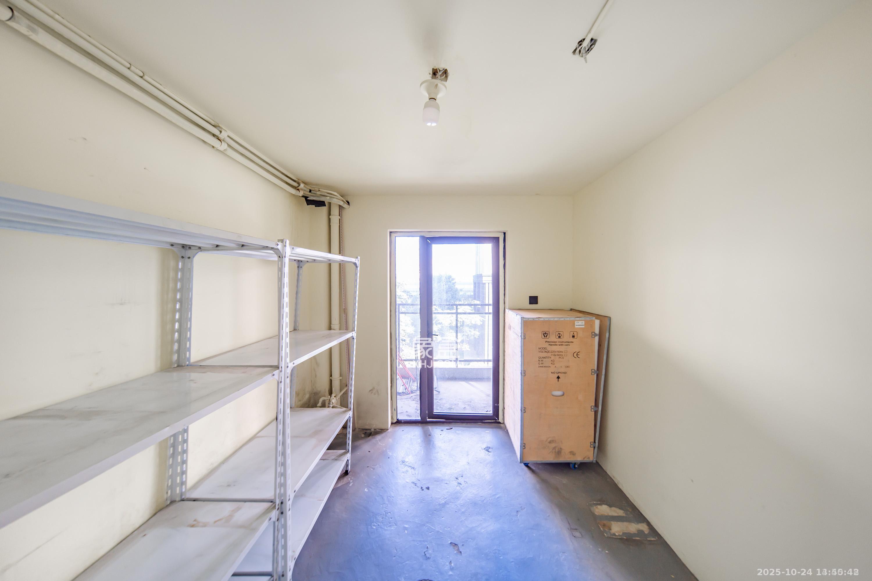 洋湖18克拉（旷远洋湖18克拉）  5室3厅2卫    4500.0元/月室内图