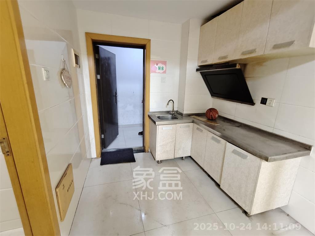 阳光100三期  1室1厅1卫    1500.0元/月室内图