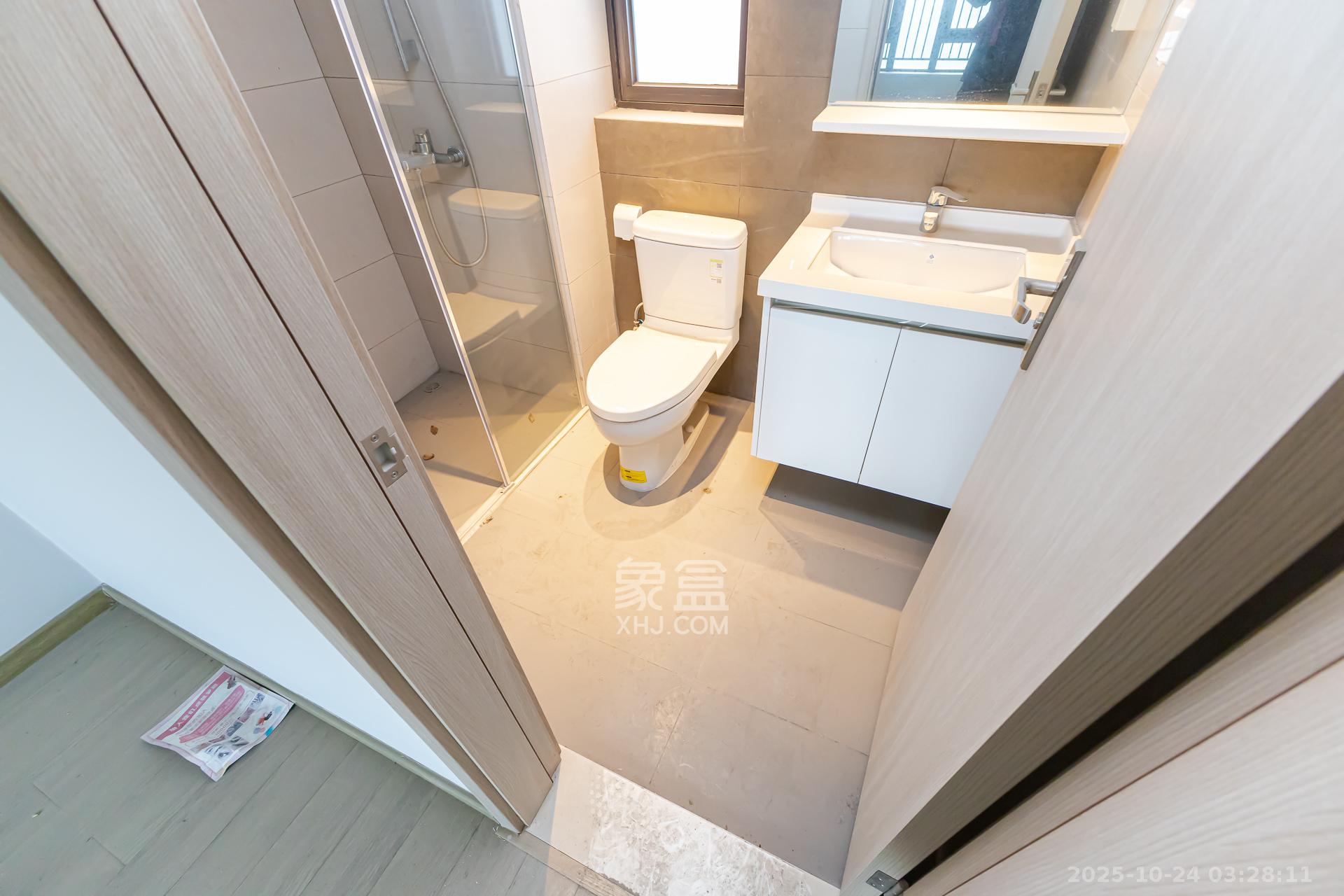 时代倾城五期  4室2厅2卫    93.8万 时代倾城五期  4室2厅2卫    93.8万卫生间