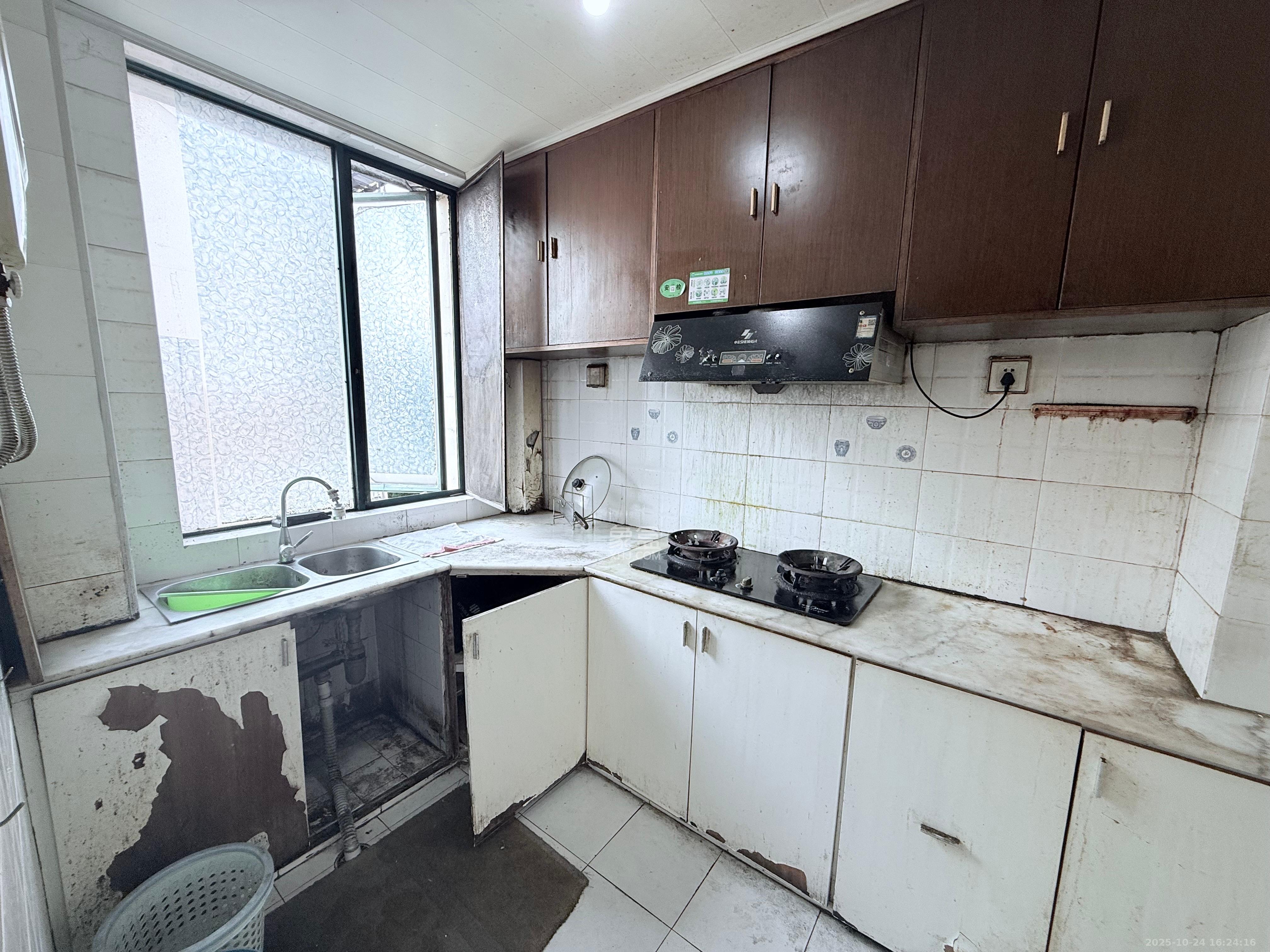 东方新城  2室2厅1卫    1200.0元/月 东方新城  2室2厅1卫    1200.0元/月室内图