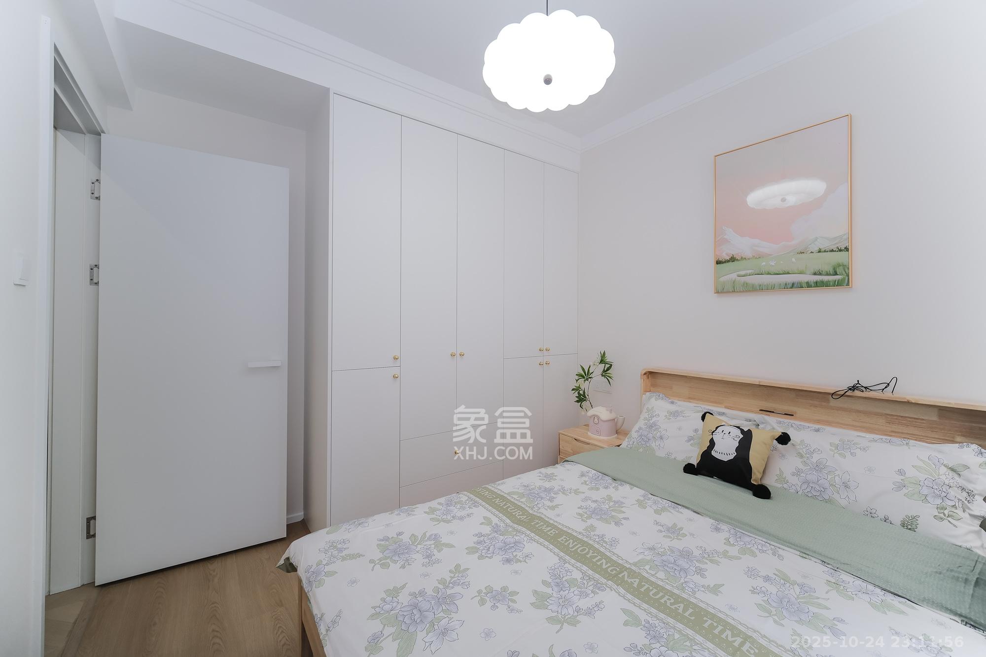 三一街区 3室2厅1卫 66.8万 三一街区 3室2厅1卫 66.8万卧室