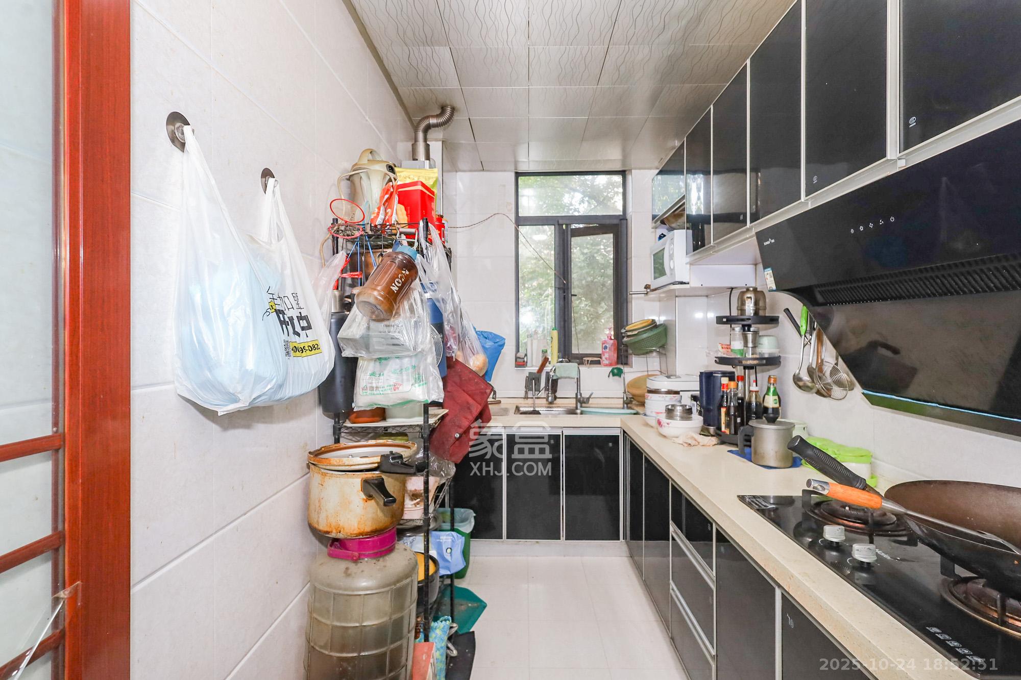 岳银欣苑 1室2厅1卫 68.0万 岳银欣苑 1室2厅1卫 68.0万厨房