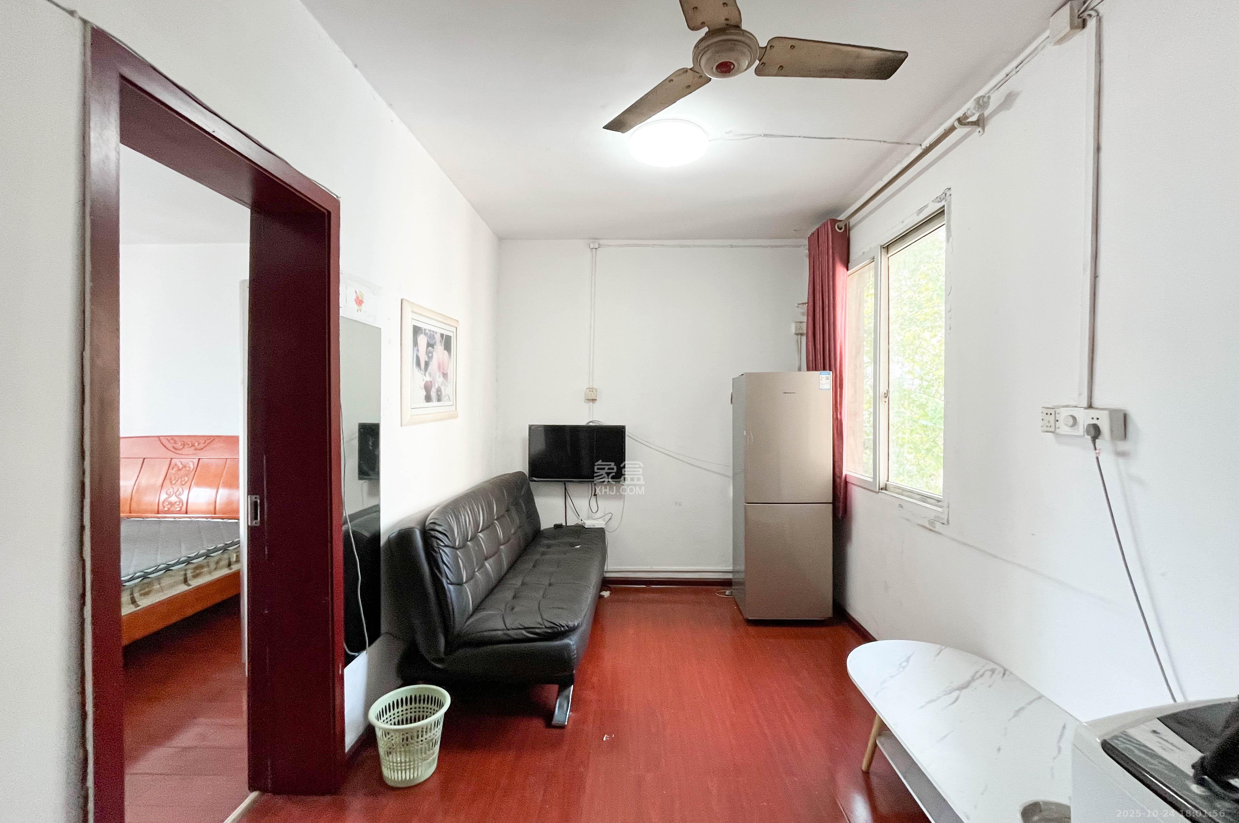 望城坡(航天大院)八亩地  2室1厅1卫    39.2万 望城坡(航天大院)八亩地  2室1厅1卫    39.2万室内图1