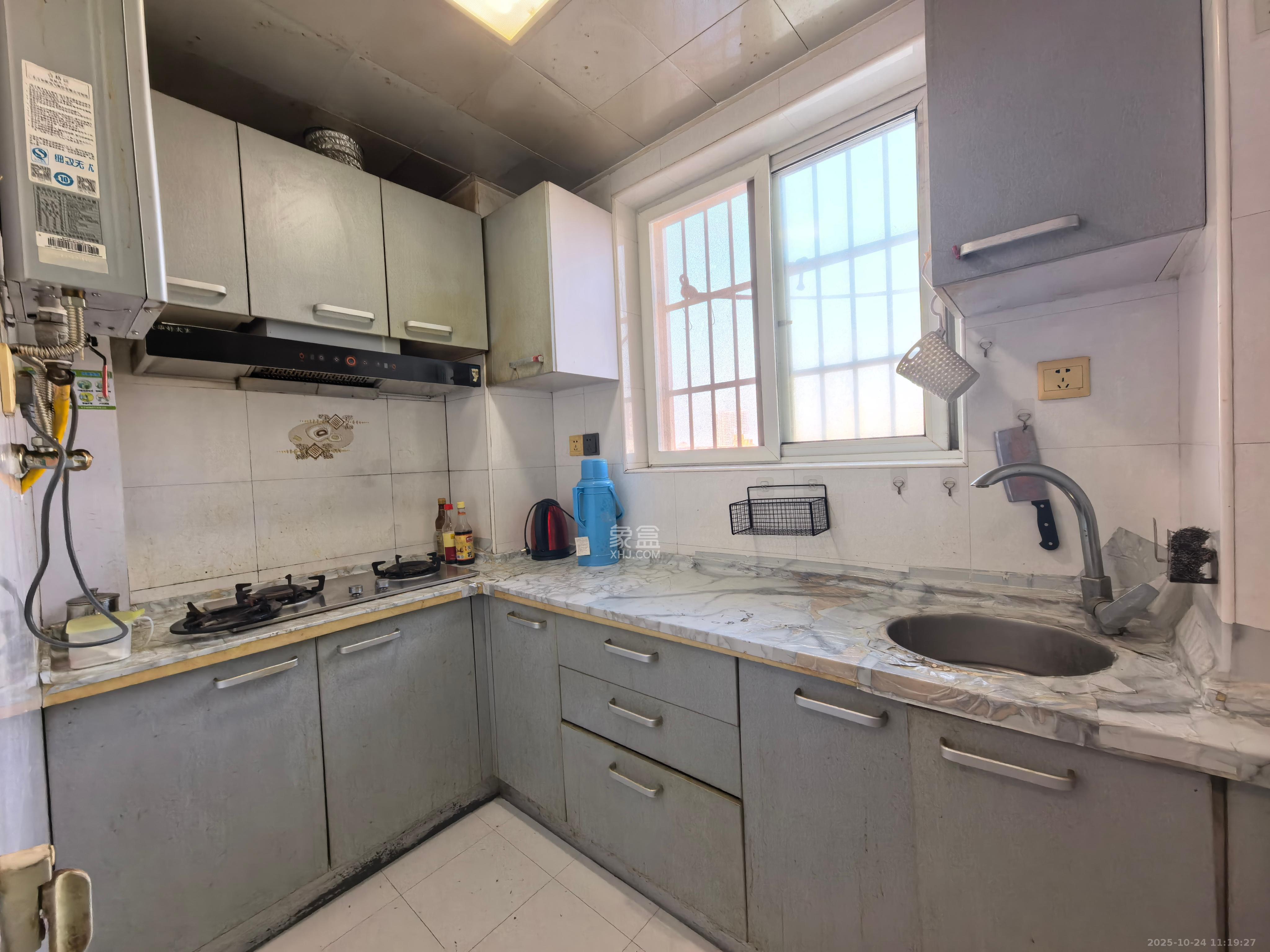 星典时代  1室1厅1卫    1600.0元/月 星典时代  1室1厅1卫    1600.0元/月室内图