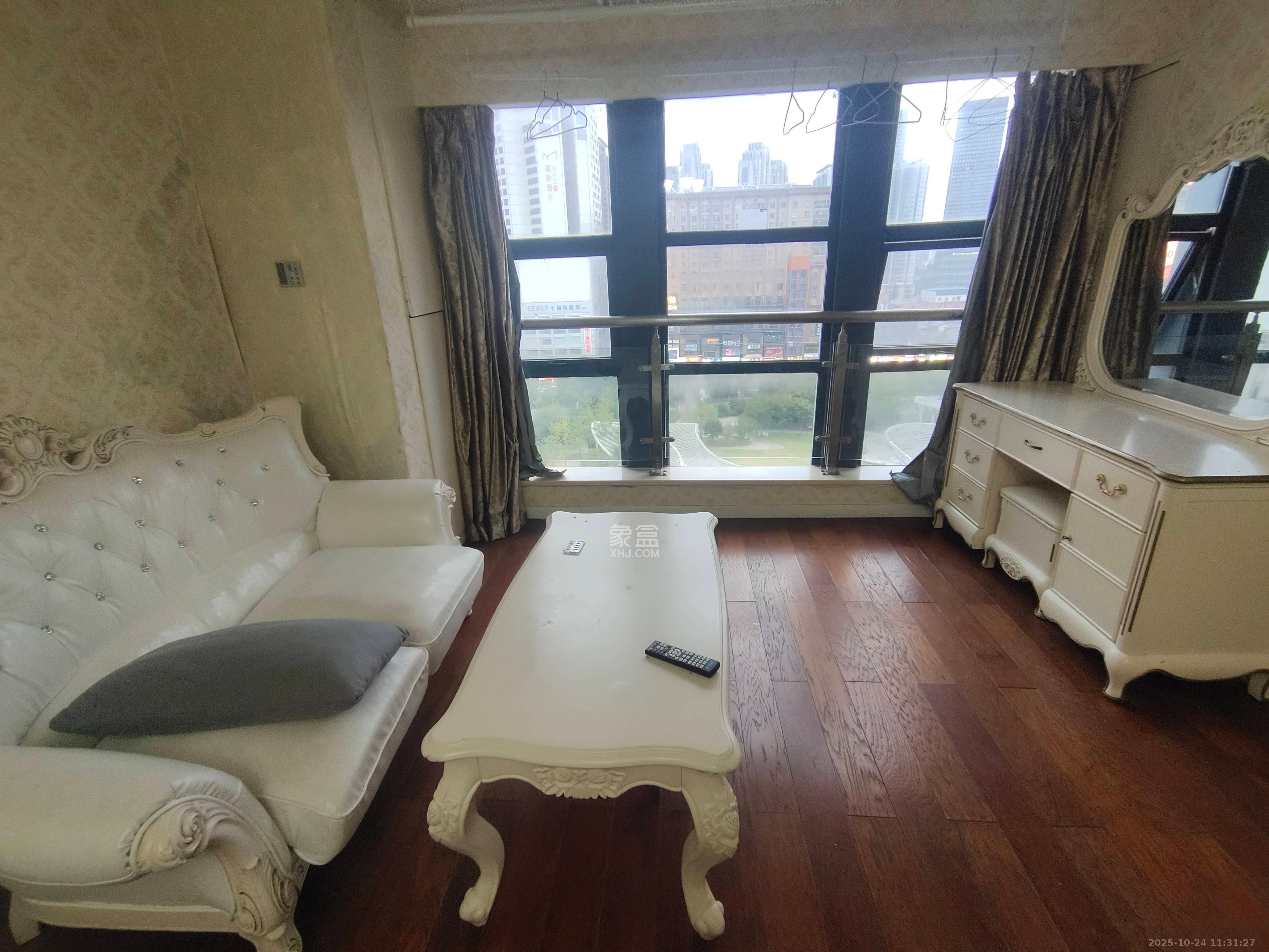 壹号公馆  1室1厅1卫    2100.0元/月室内图