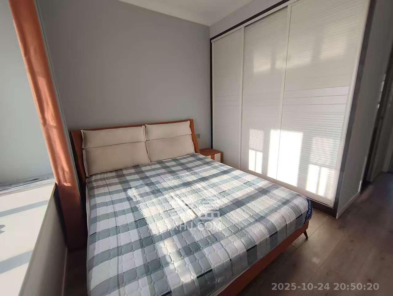 绿地海外滩二期  3室2厅2卫    2200.0元/月室内图