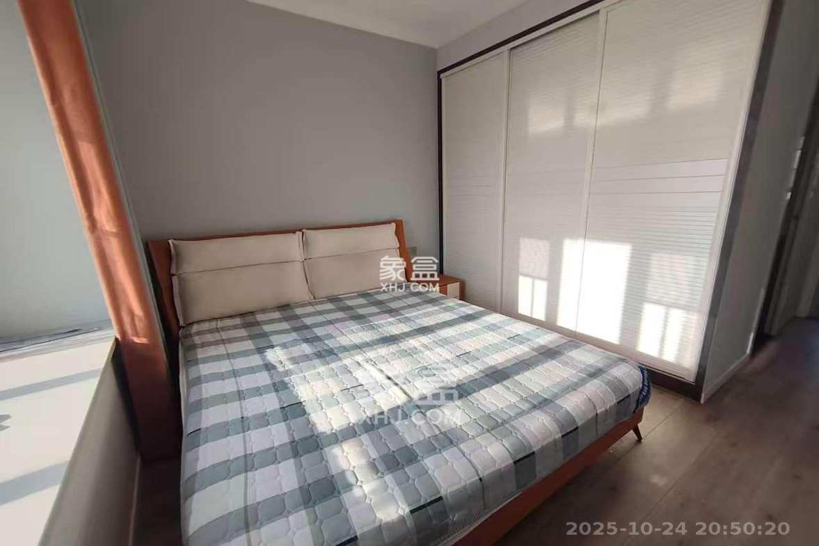 绿地海外滩二期  3室2厅2卫    2200.0元/月 绿地海外滩二期  3室2厅2卫    2200.0元/月室内图