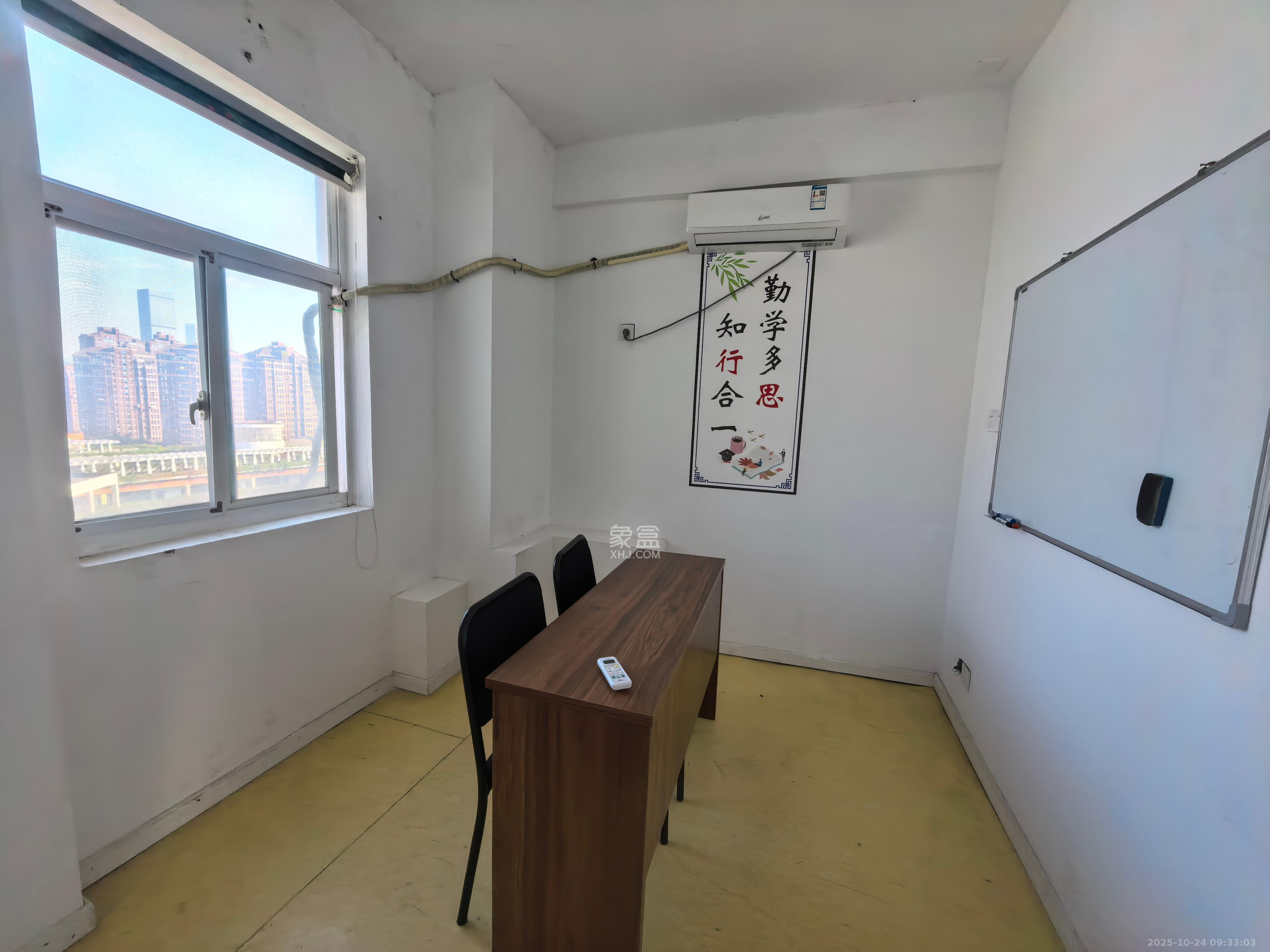 景江雅苑  4室2厅1卫    3500.0元/月 景江雅苑  4室2厅1卫    3500.0元/月室内图