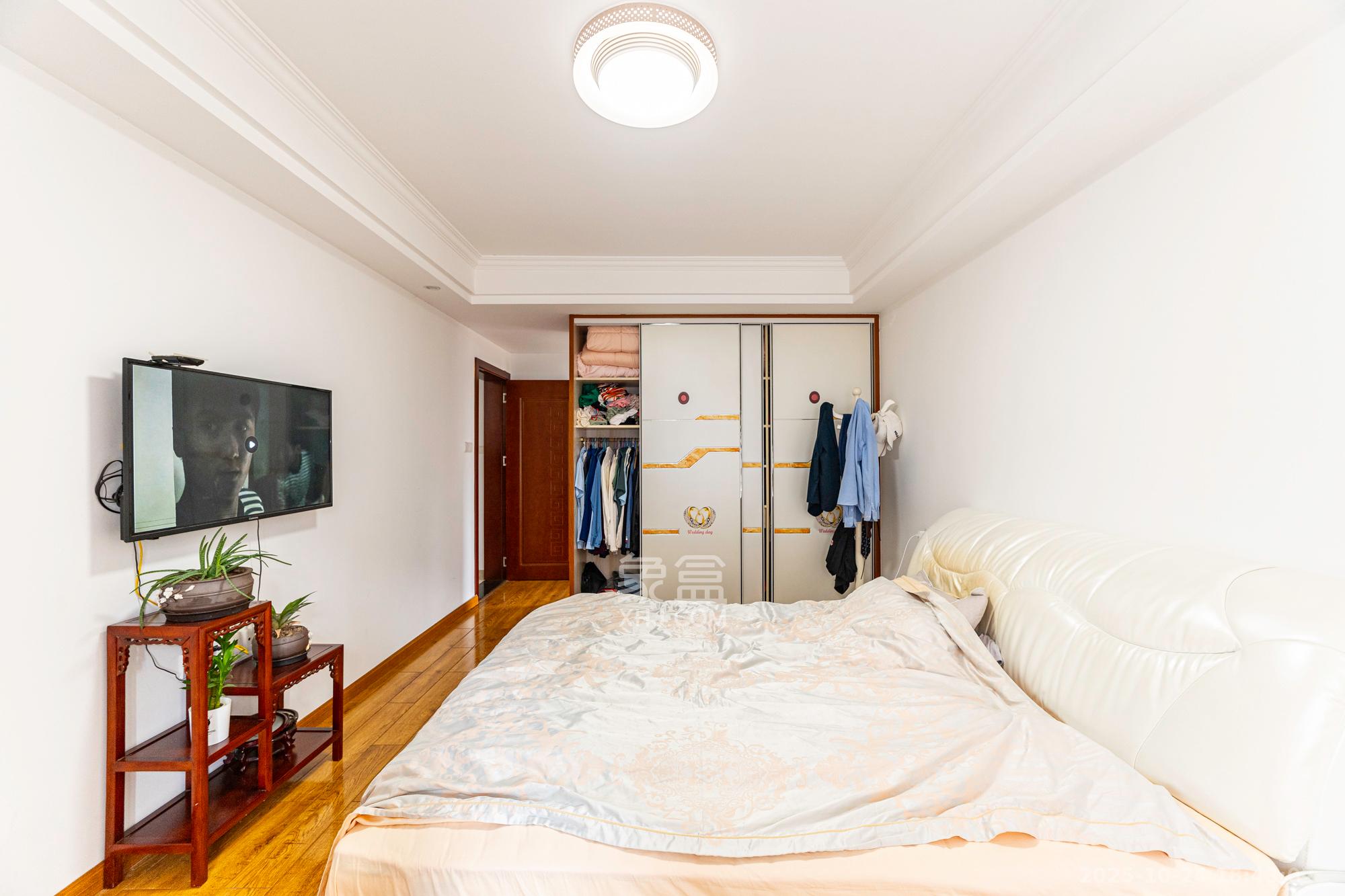 华润凤凰城三期  3室2厅1卫    105.0万 华润凤凰城三期  3室2厅1卫    105.0万卧室