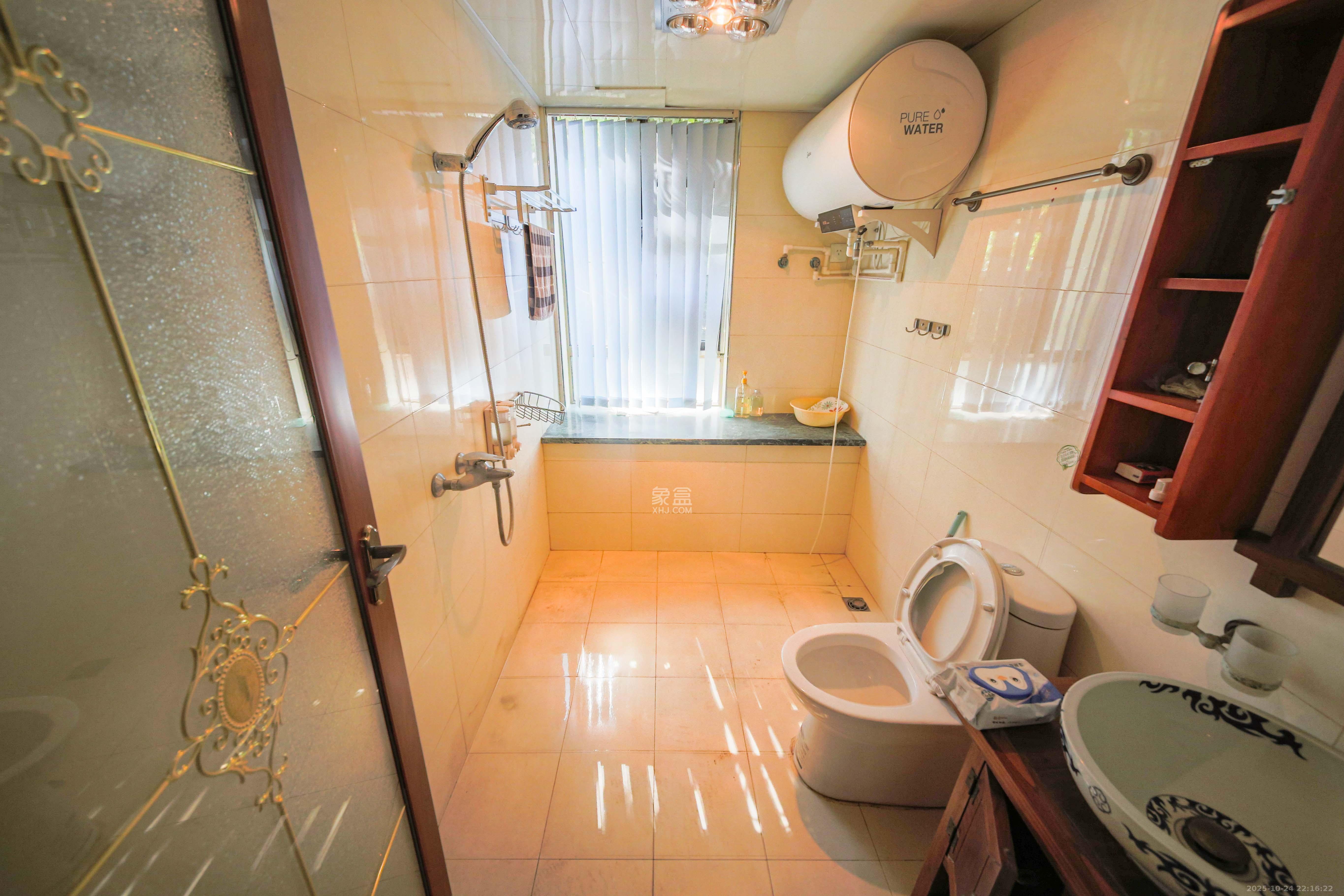 奥林匹克花园  4室2厅3卫    200.0万卫生间