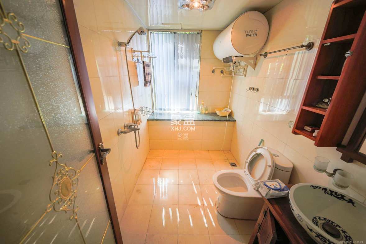 奥林匹克花园  4室2厅3卫    200.0万 奥林匹克花园  4室2厅3卫    200.0万卫生间