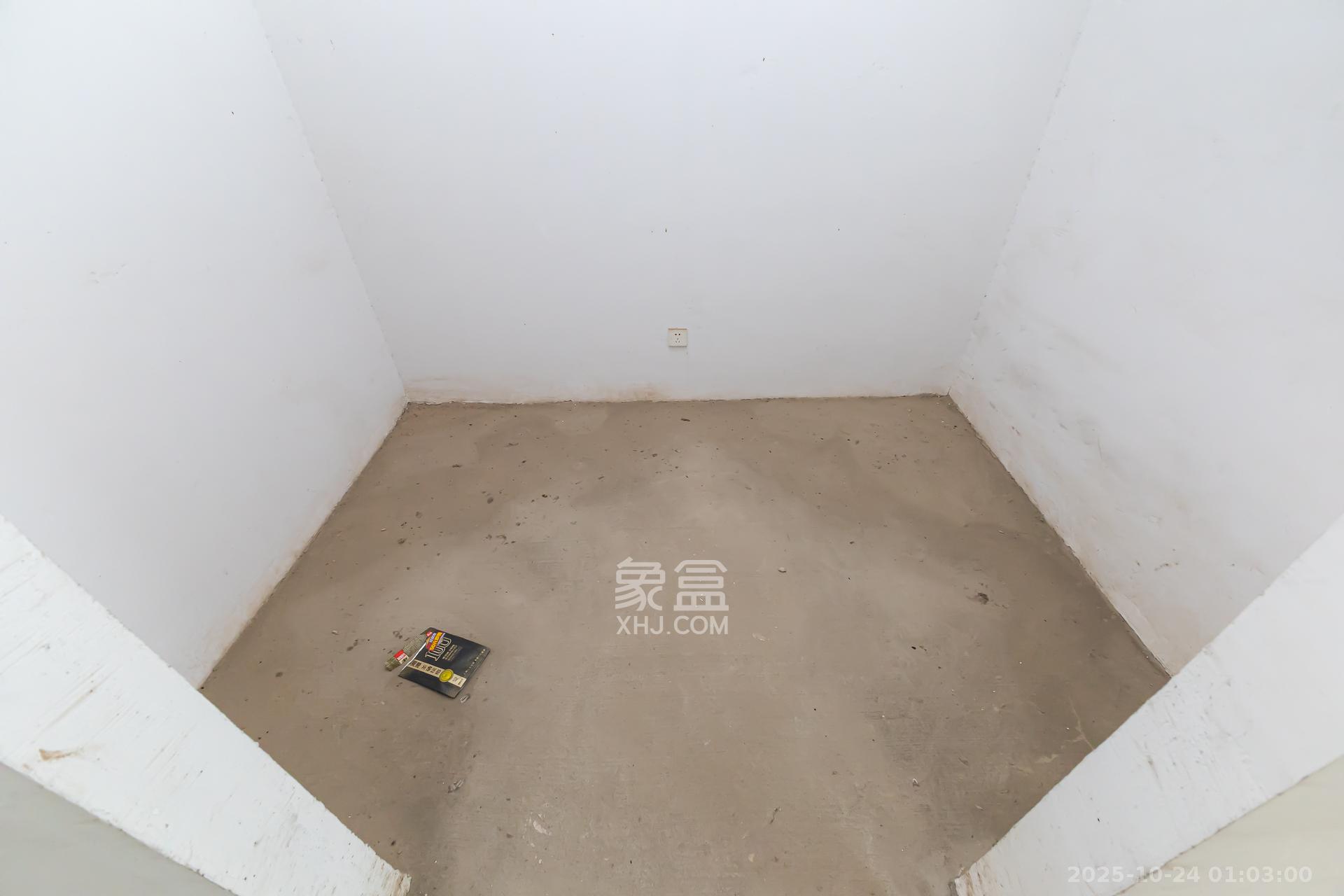 盈峰翠邸  5室2厅4卫    155.0万 盈峰翠邸  5室2厅4卫    155.0万卧室