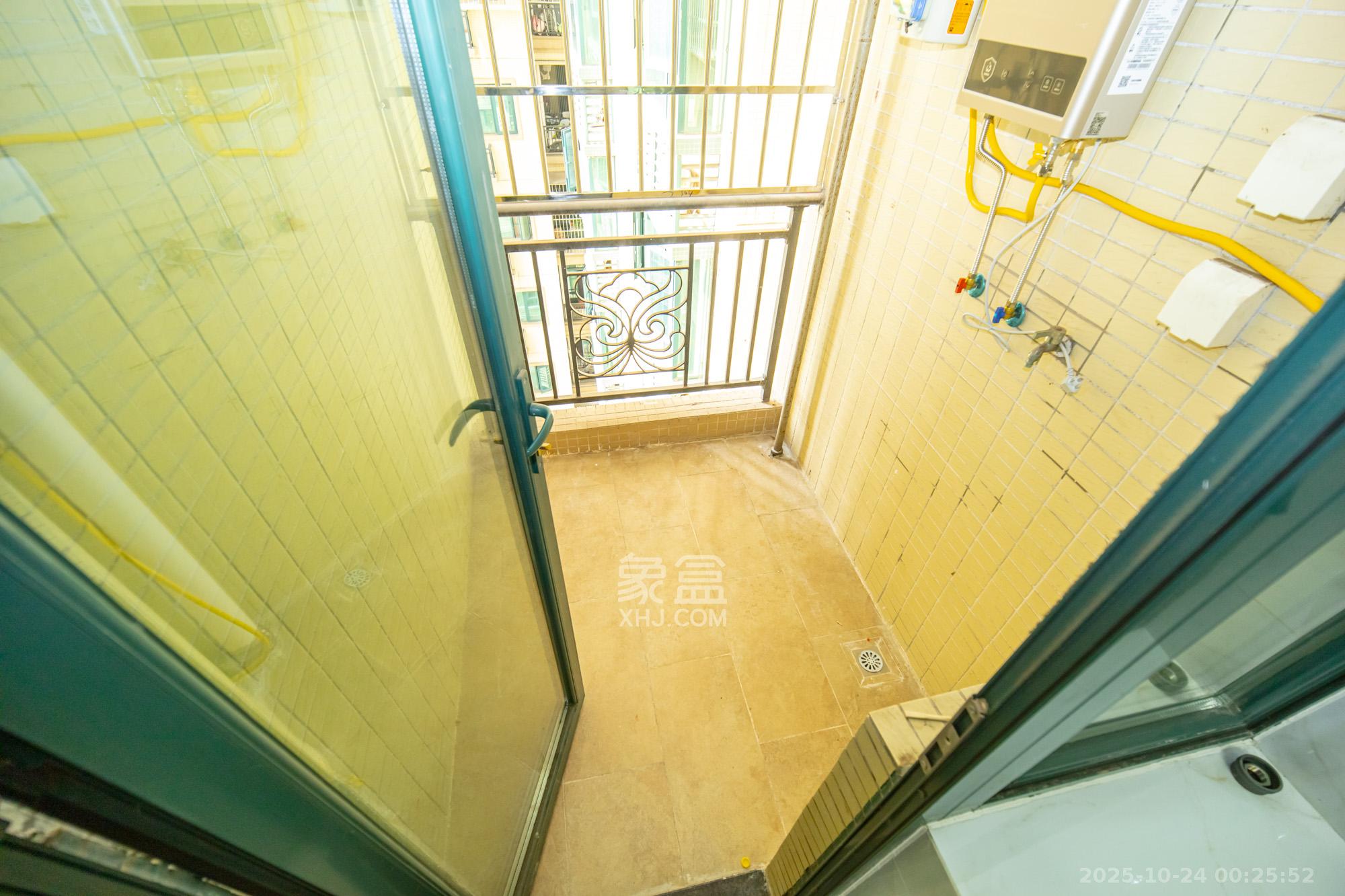 恒大雅苑  3室2厅1卫    90.0万阳台