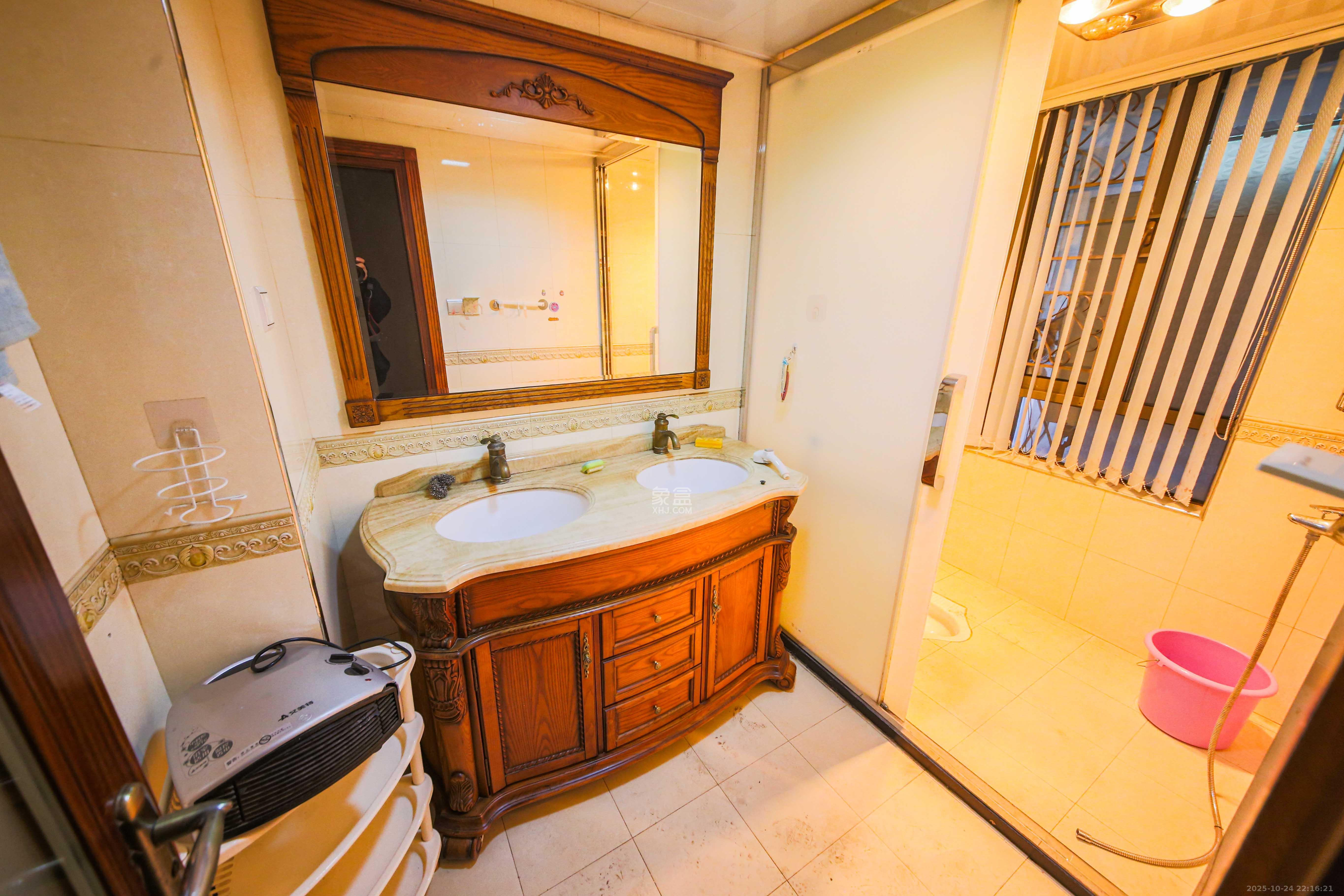 奥林匹克花园  4室2厅3卫    200.0万卫生间