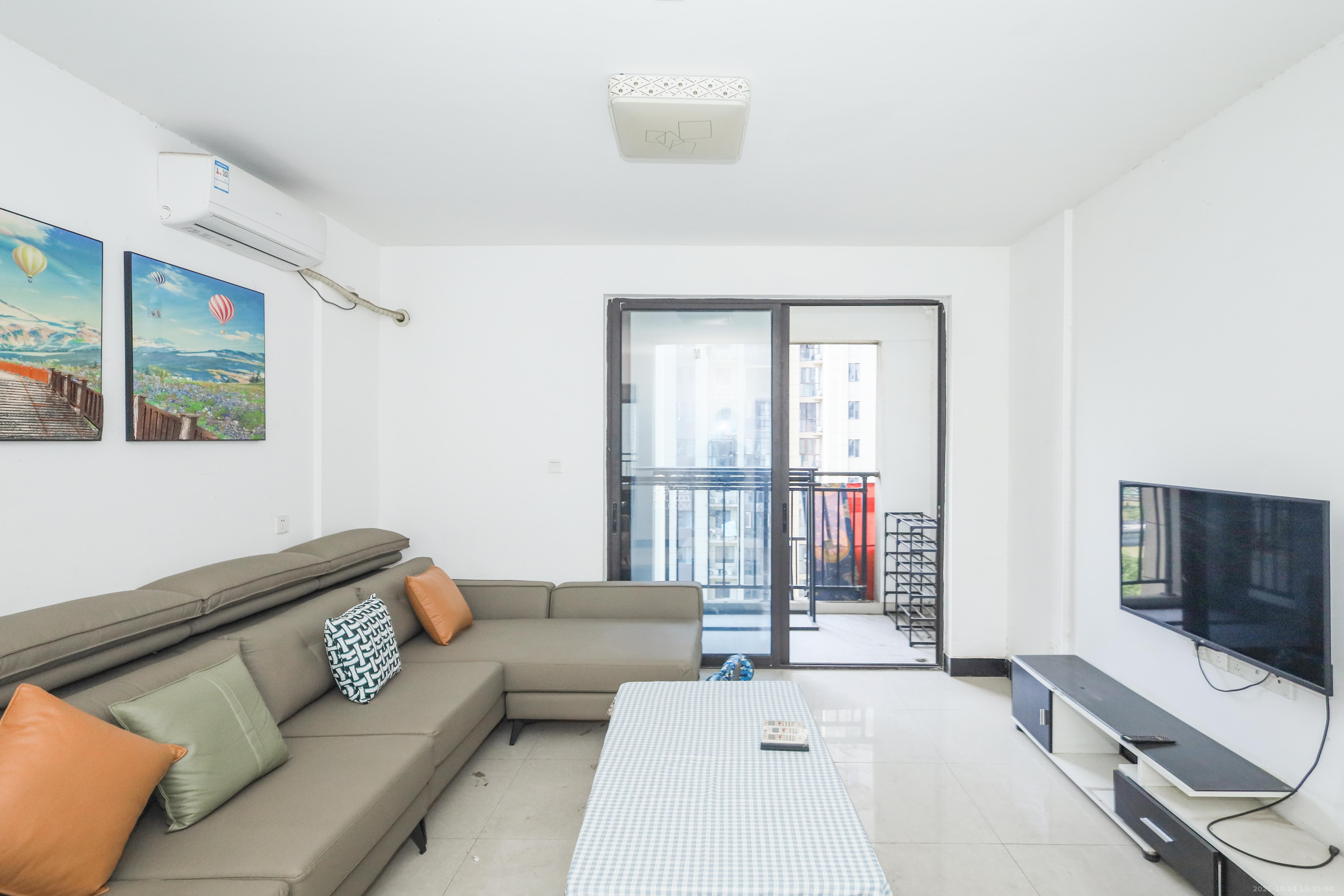 中国铁建梅溪青秀二期 4室2厅2卫 145.0万 中国铁建梅溪青秀二期 4室2厅2卫 145.0万客厅