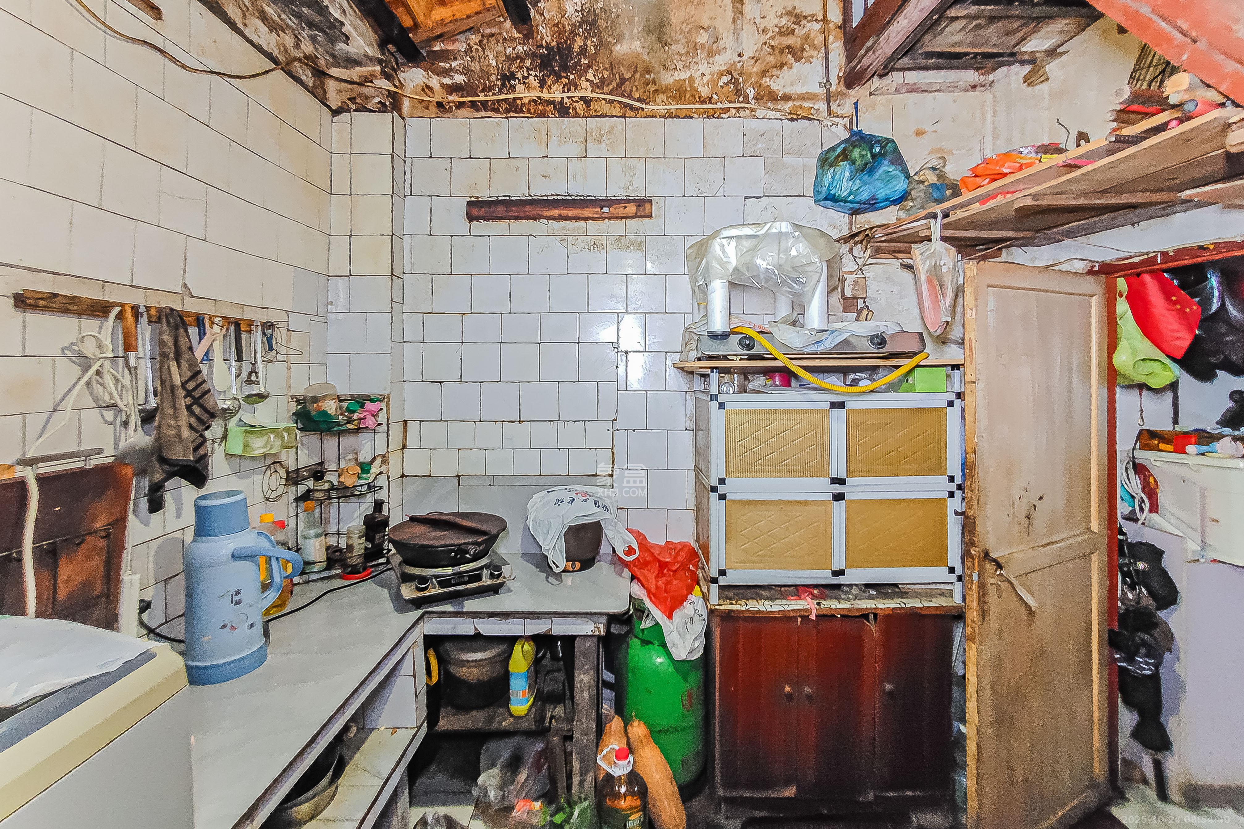 (上/下)黎家坡散盘 4室1厅1卫 126.0万 (上/下)黎家坡散盘 4室1厅1卫 126.0万厨房