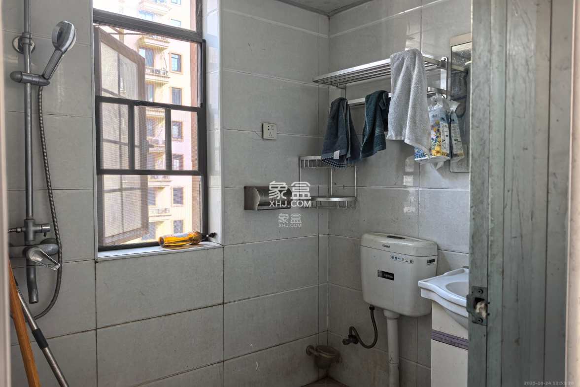 宏聚地中海  3室2厅2卫    2400.0元/月 宏聚地中海  3室2厅2卫    2400.0元/月室内图