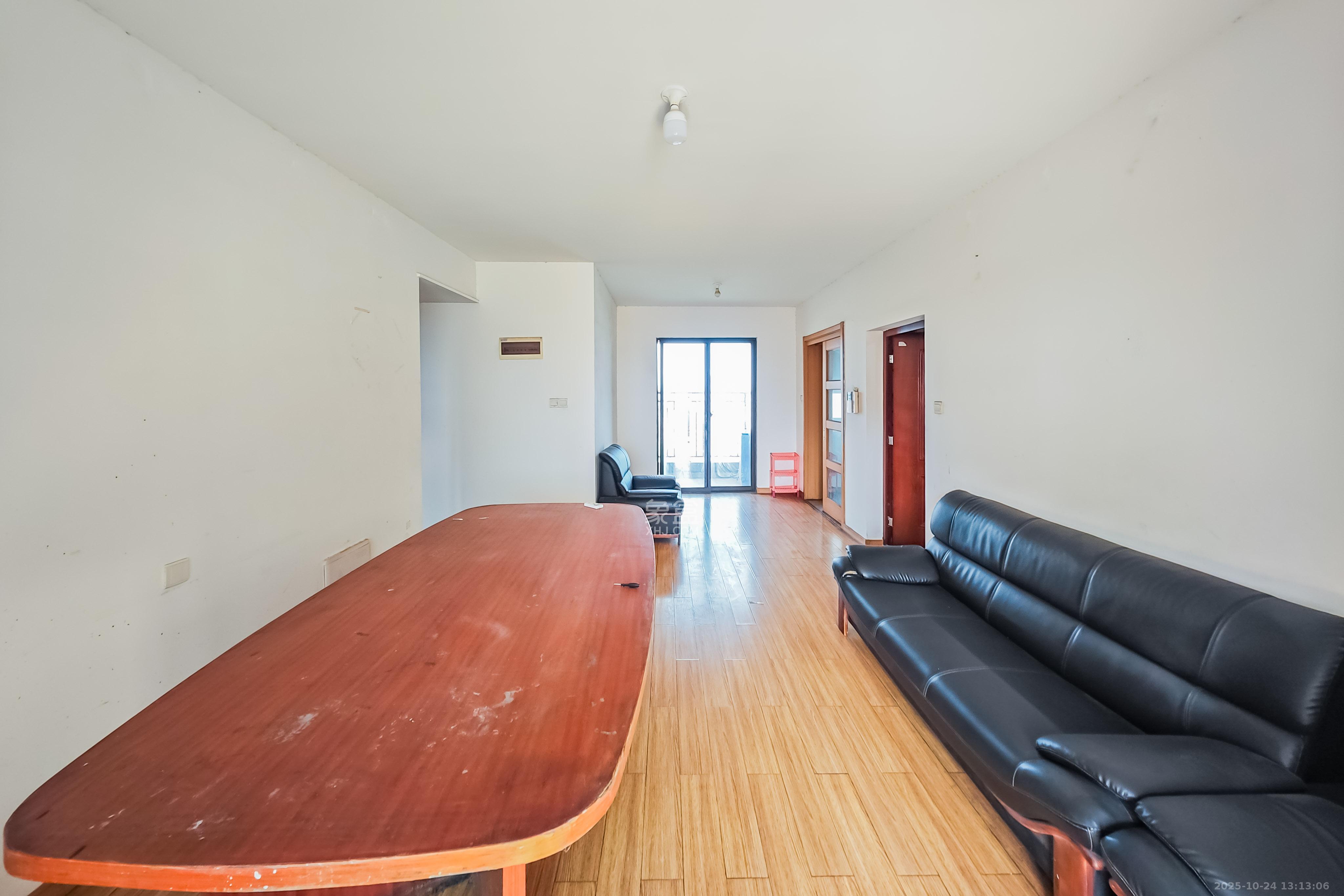 旭辉国际广场(永升商业广场) 4室2厅2卫 170.0万 旭辉国际广场(永升商业广场) 4室2厅2卫 170.0万客厅