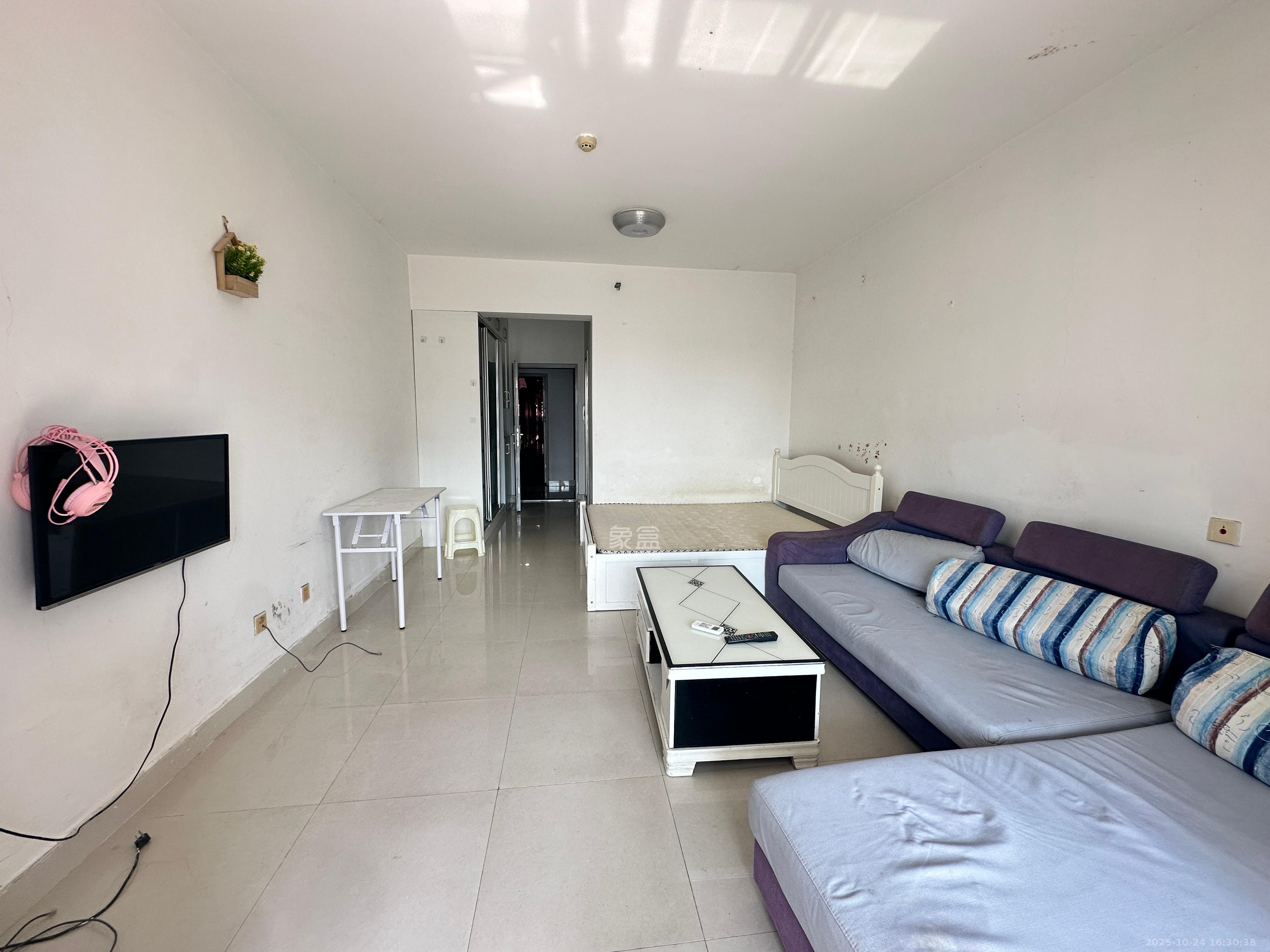 怡海星城  1室1厅1卫    900.0元/月