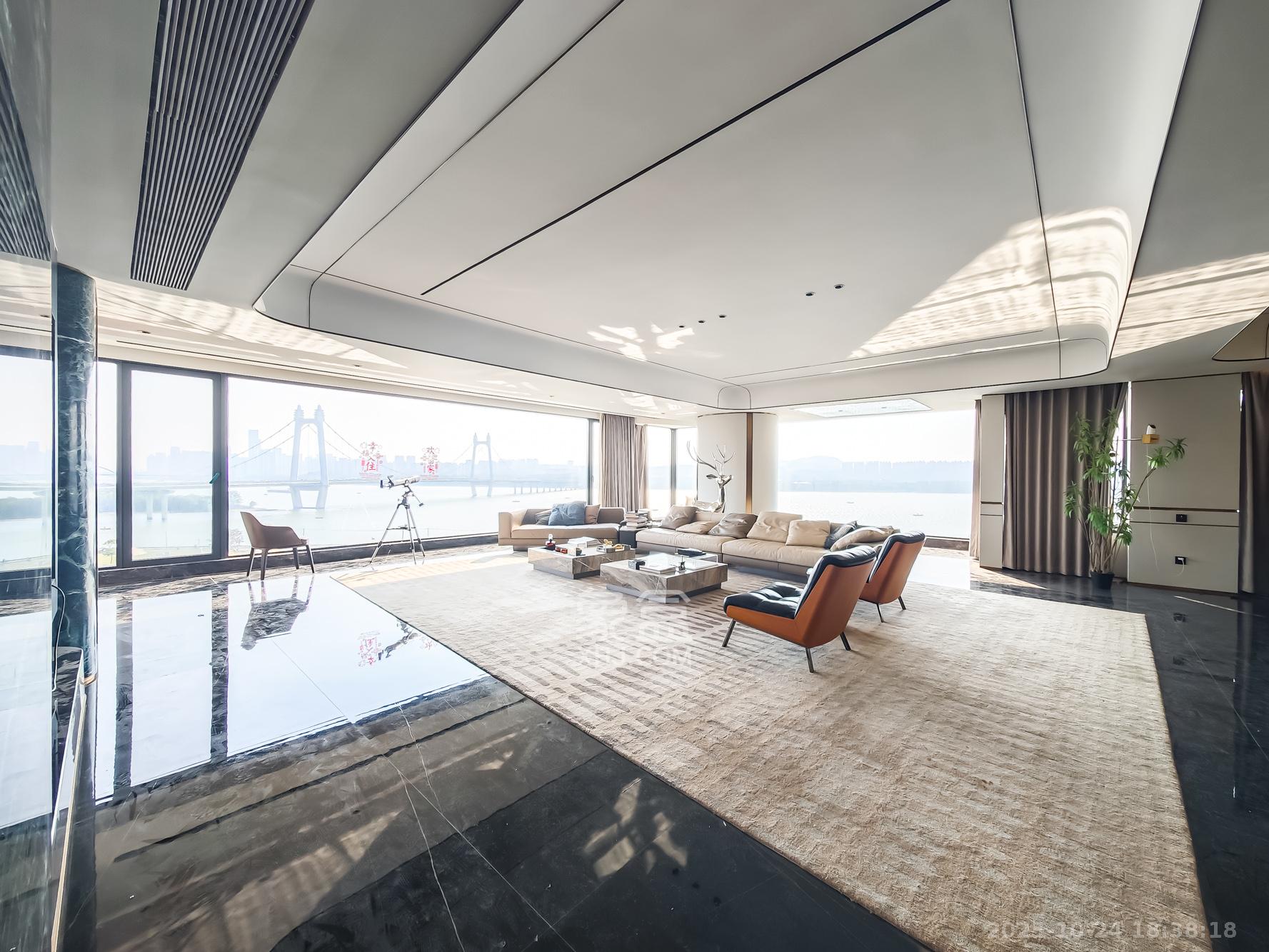 中欣楚天御府B区观澜  5室2厅3卫    1100.0万