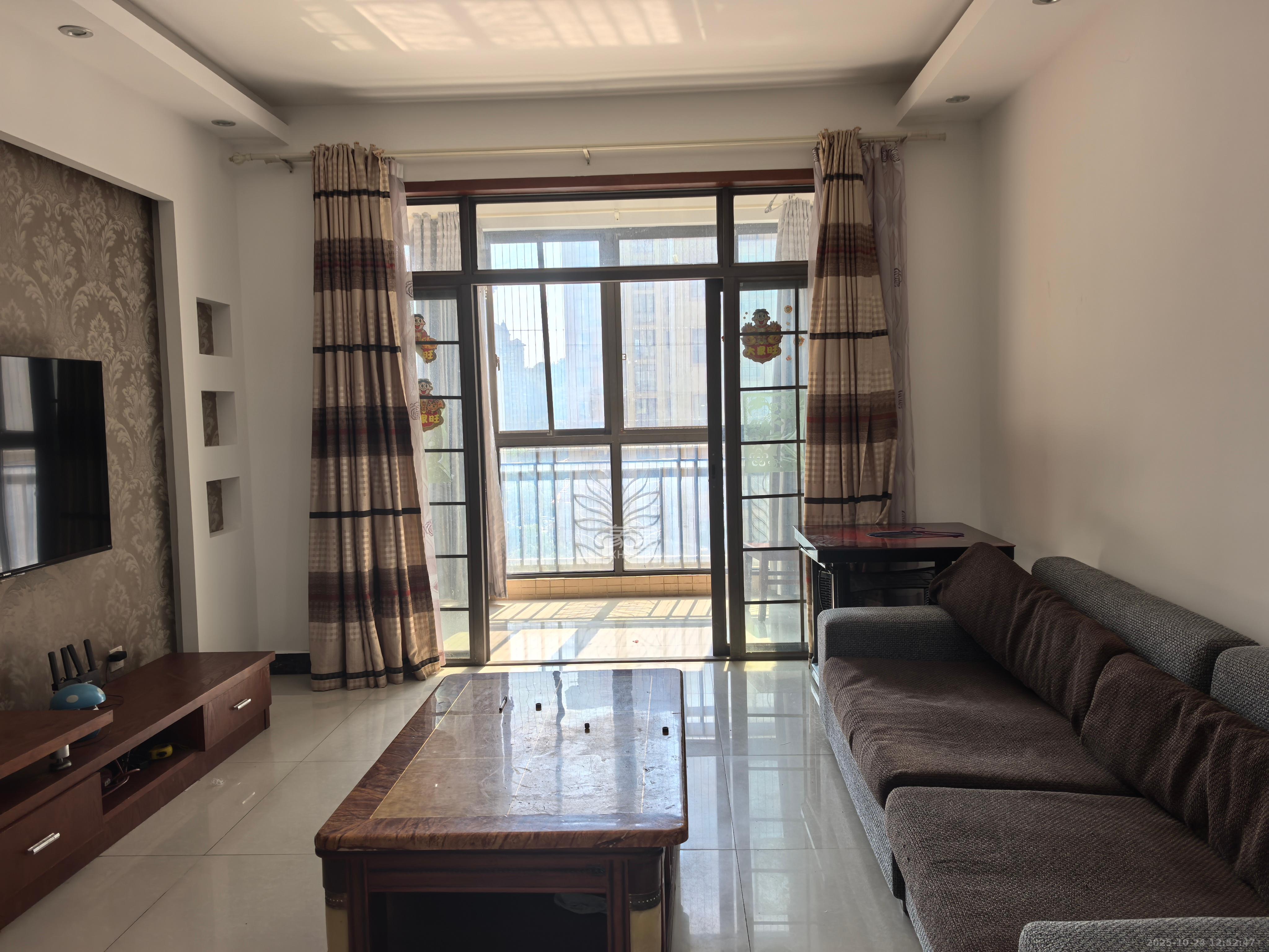 宏聚地中海  3室2厅2卫    2400.0元/月室内图