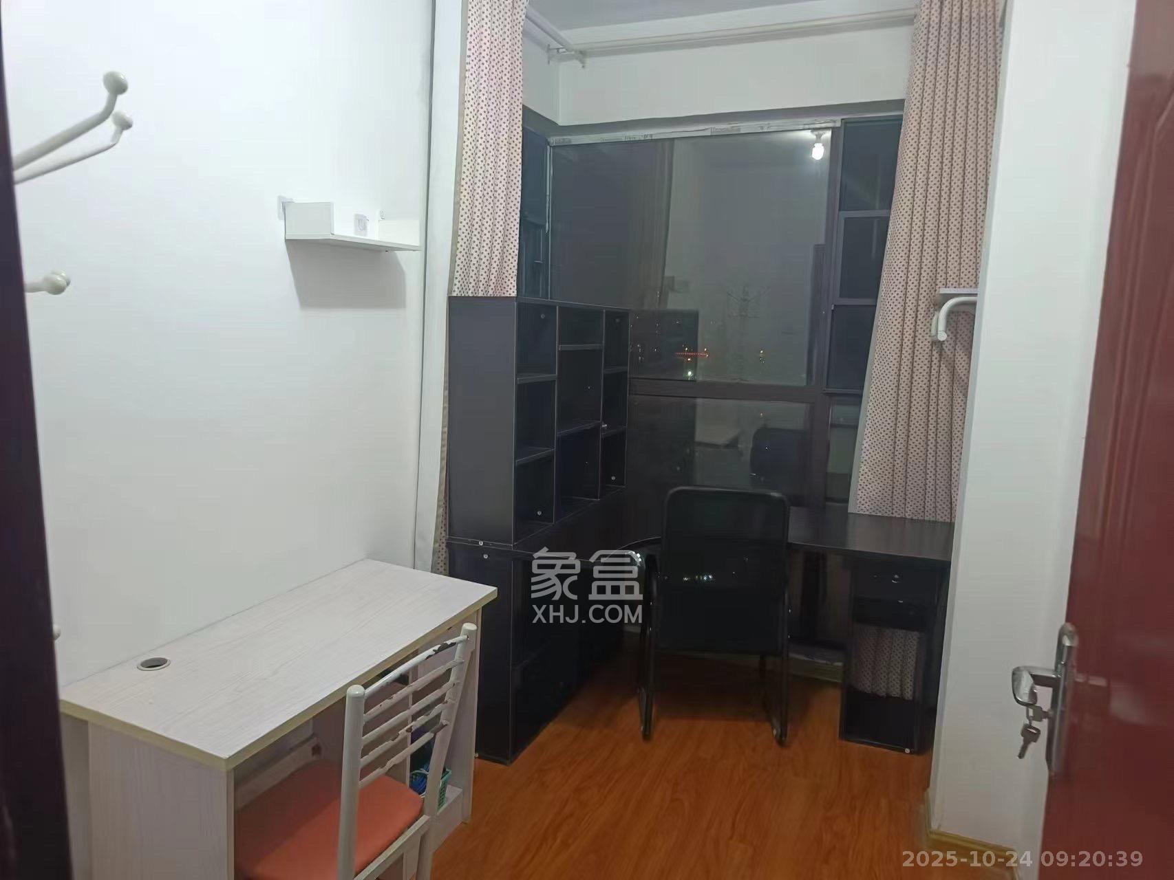 海洋半岛(月珑湾) 3室2厅1卫 2100.0元/月 海洋半岛(月珑湾) 3室2厅1卫 2100.0元/月室内图