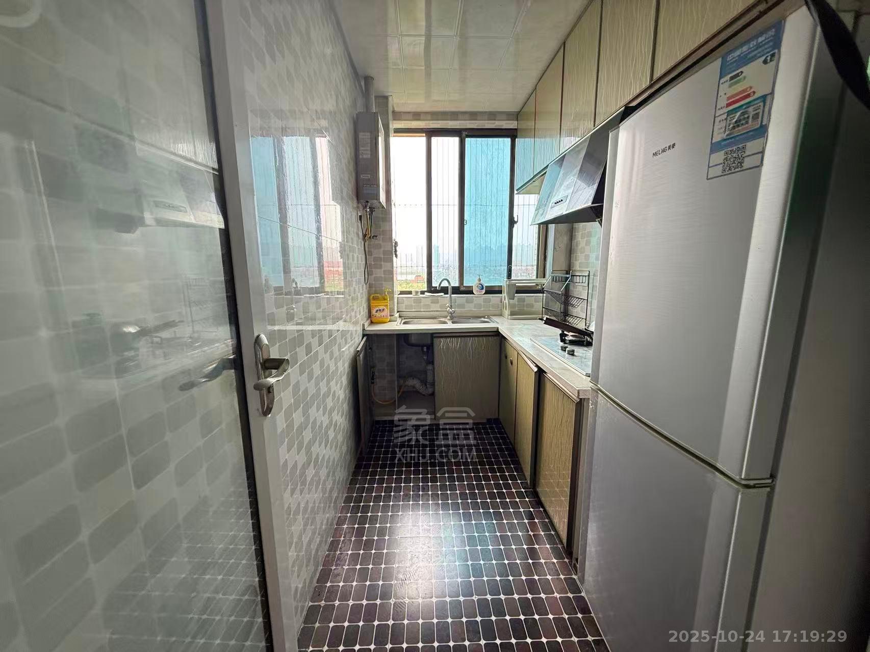 龙腾国际  1室1厅1卫    1100.0元/月