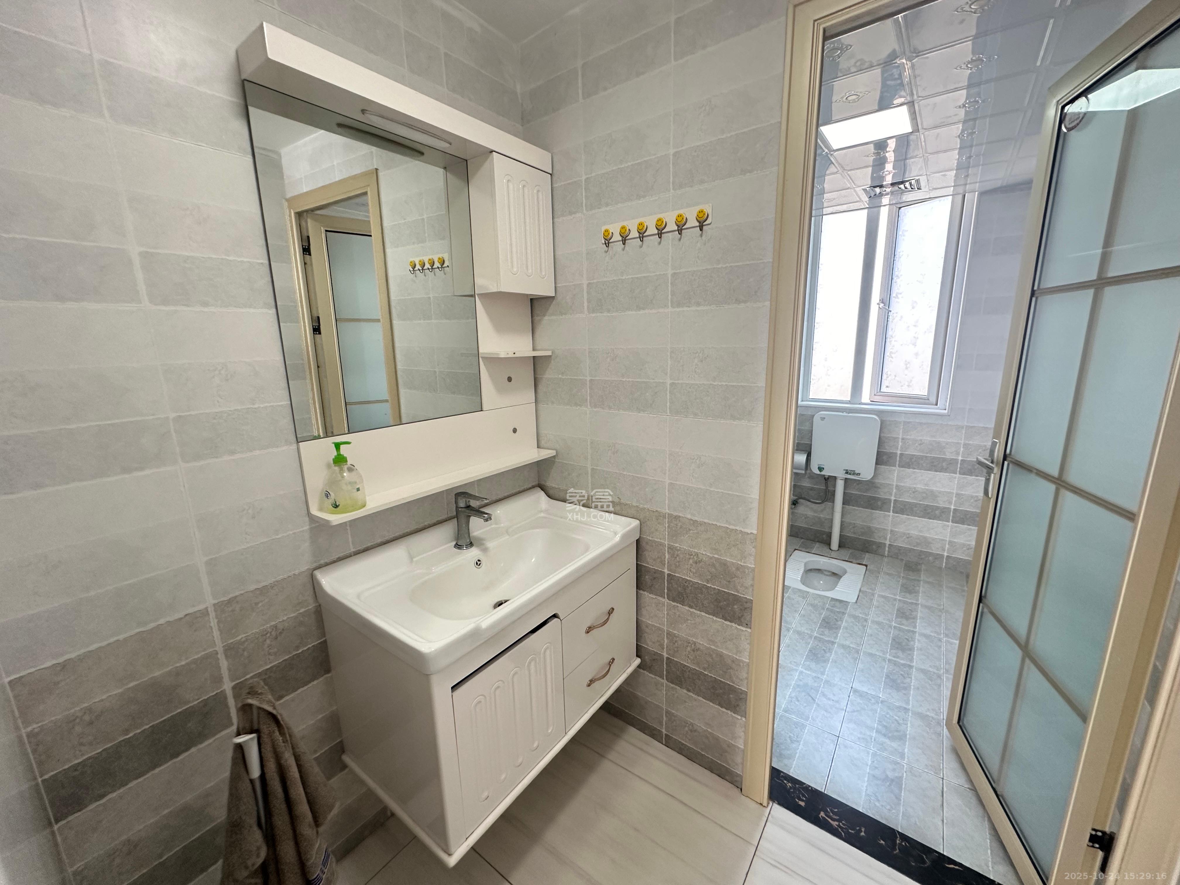 朝正美苑  3室2厅2卫    2500.0元/月室内图