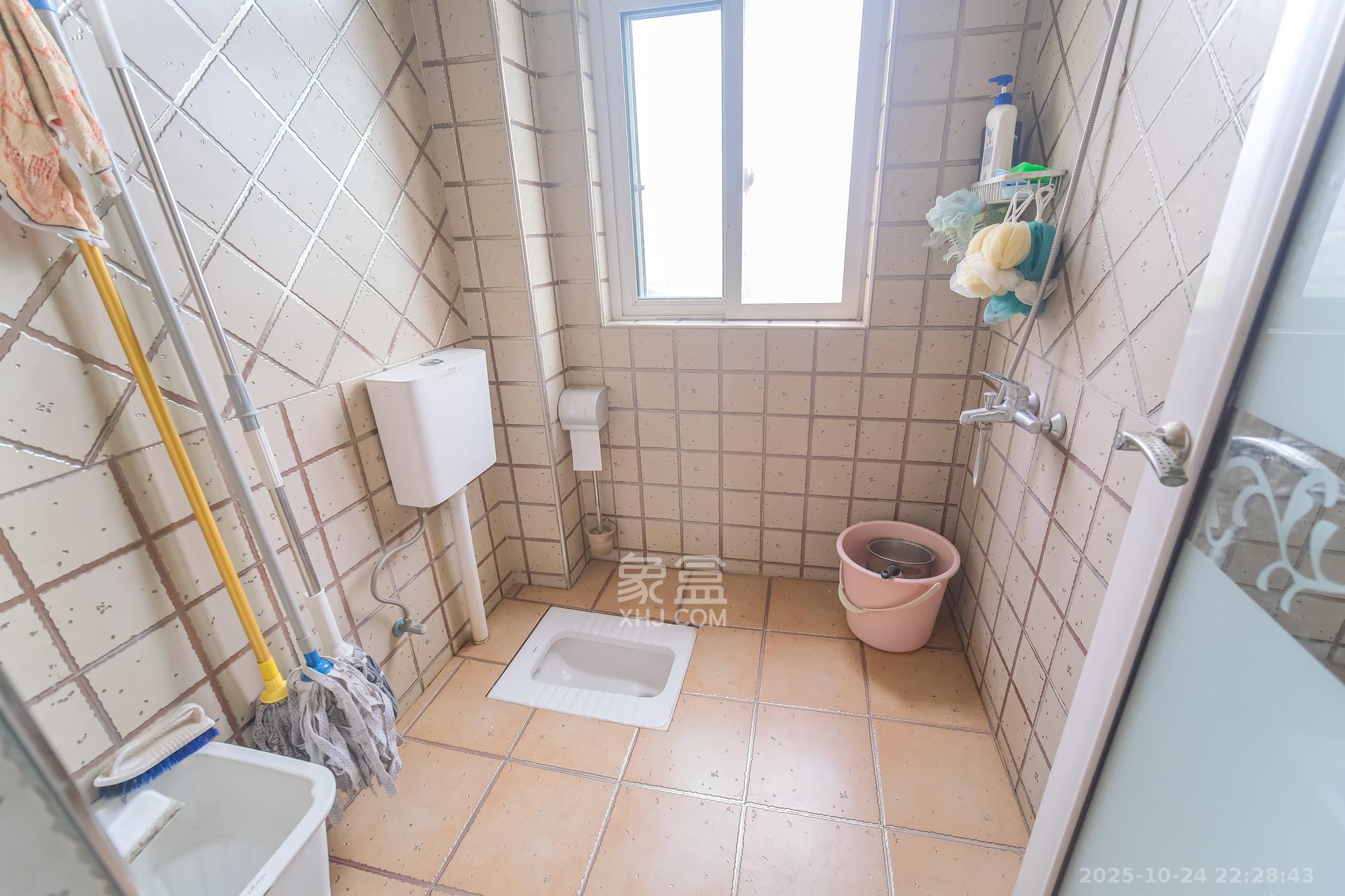 山水湾  4室2厅2卫    85.0万 山水湾  4室2厅2卫    85.0万卫生间