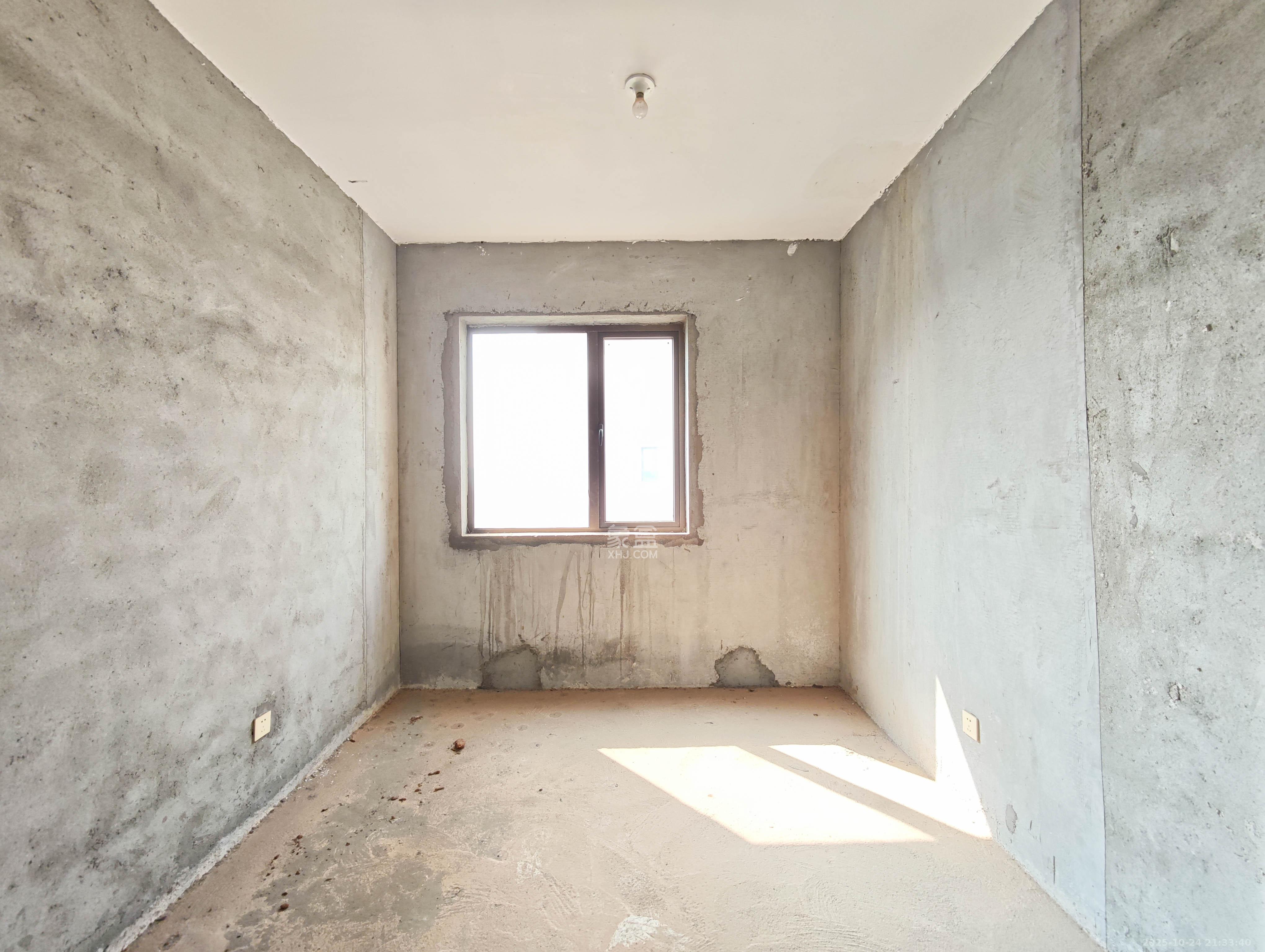 湘水郡(兴旺小爱同学)  4室2厅2卫    90.0万 湘水郡(兴旺小爱同学)  4室2厅2卫    90.0万卧室