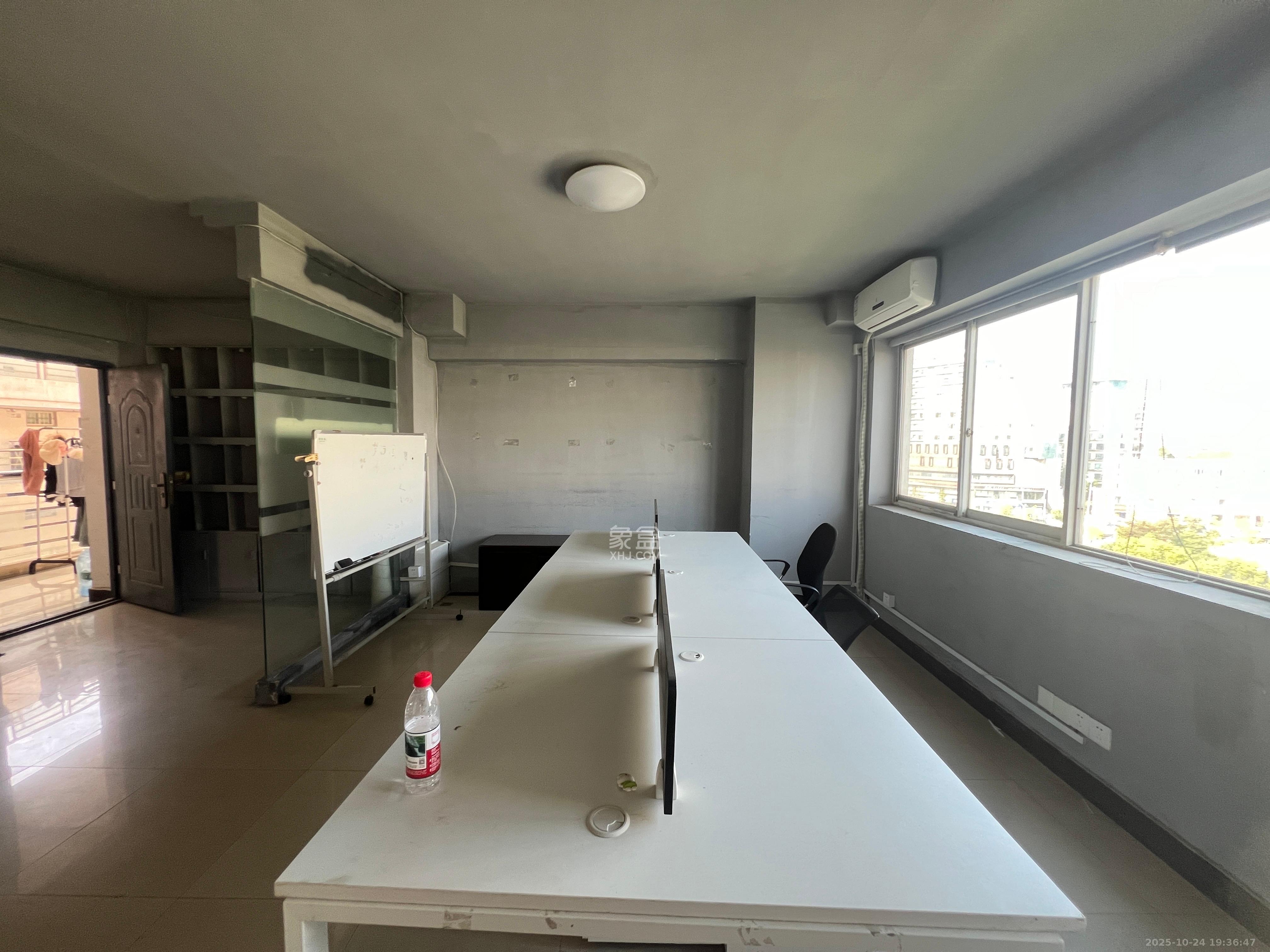 都市先锋  2室1厅1卫    1800.0元/月室内图1