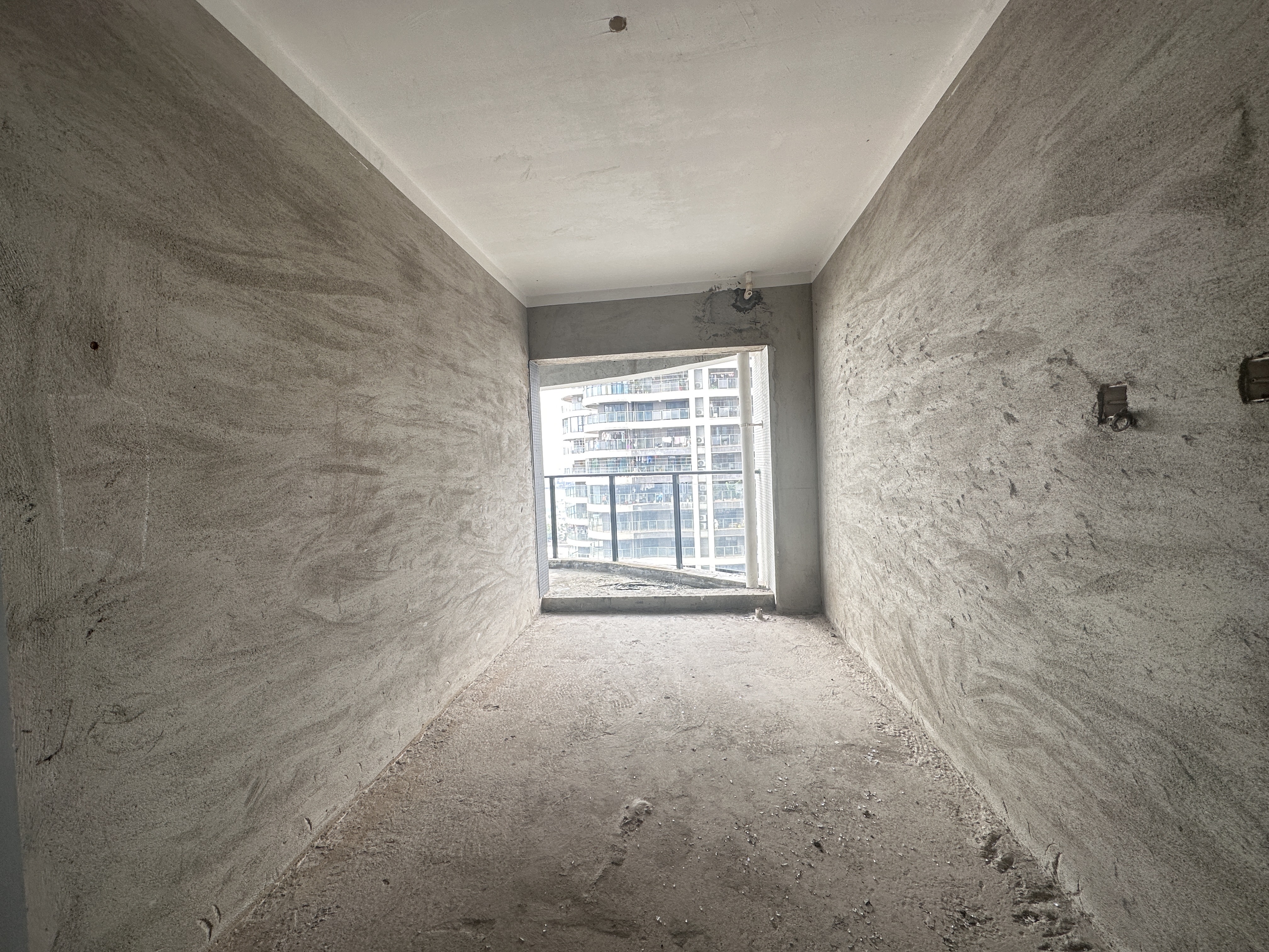 滨海幸福里  5室2厅3卫    360.0万客厅