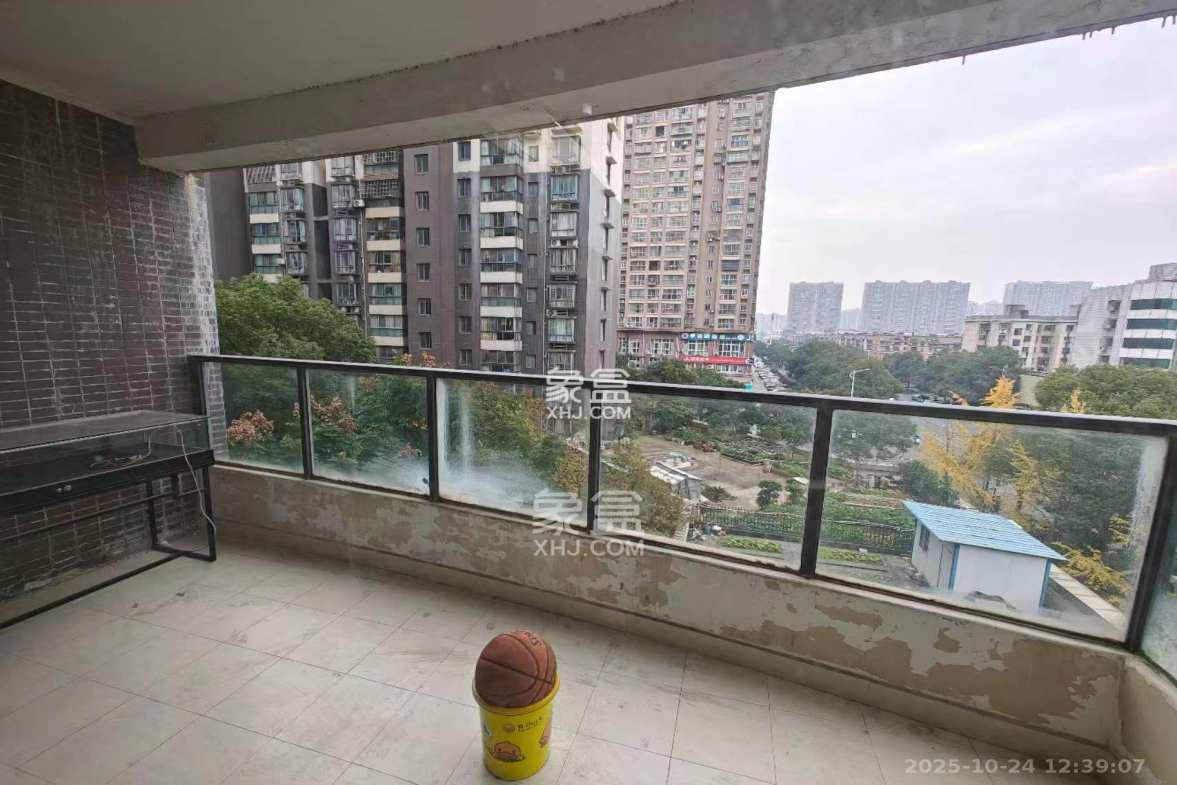 西子花苑  3室2厅1卫    3200.0元/月 西子花苑  3室2厅1卫    3200.0元/月室内图