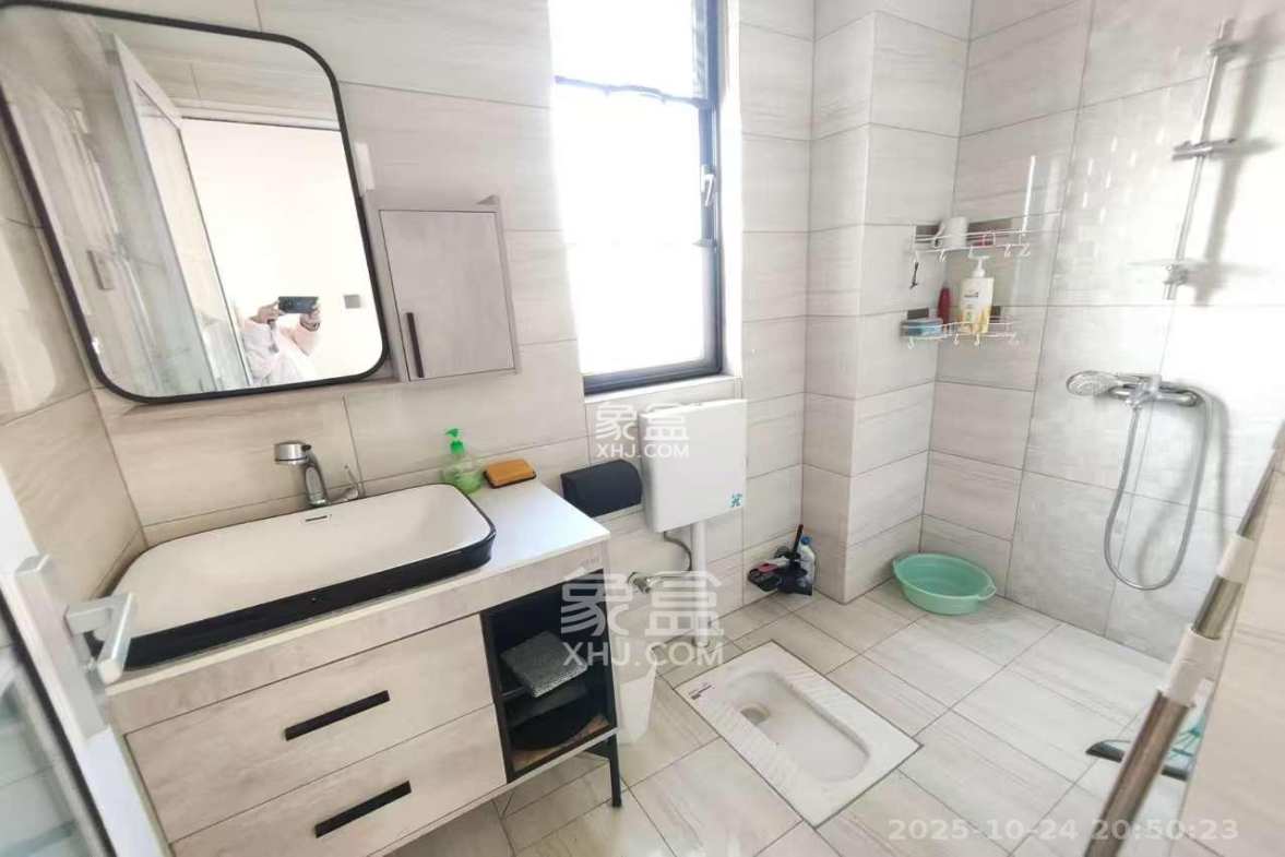 绿地海外滩二期  3室2厅2卫    2200.0元/月 绿地海外滩二期  3室2厅2卫    2200.0元/月室内图