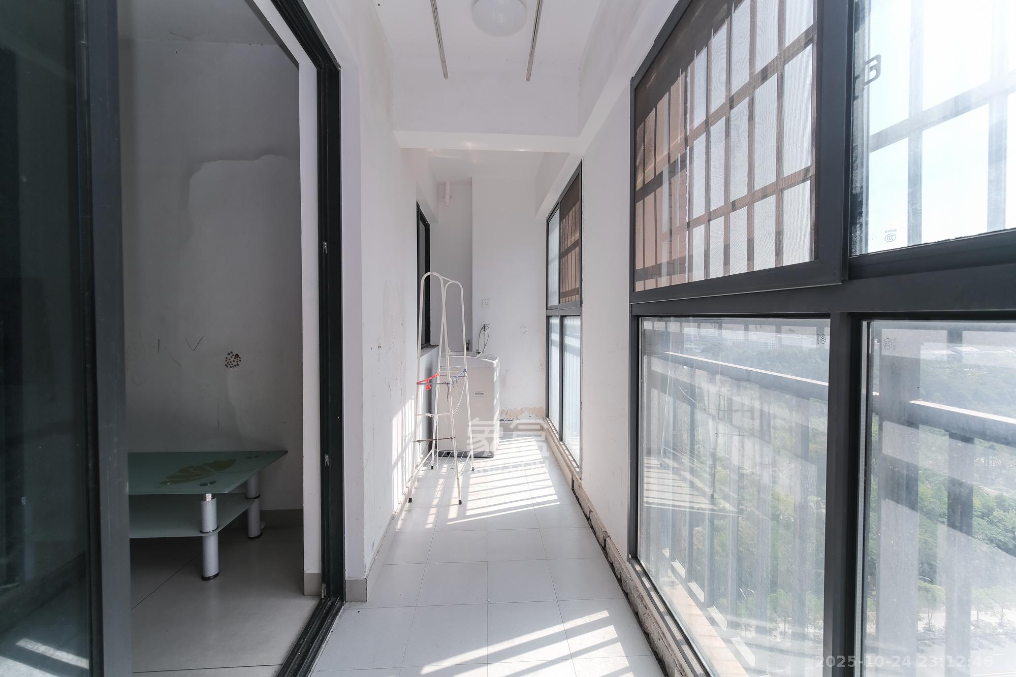 三一街区  3室2厅1卫    71.8万 三一街区  3室2厅1卫    71.8万阳台