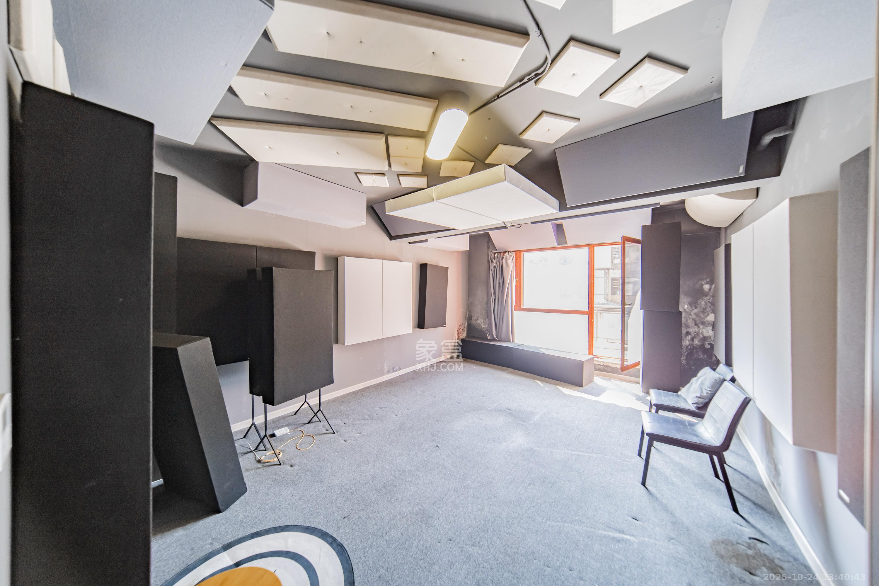 洋湖18克拉（旷远洋湖18克拉）  5室1厅3卫    290.0万卧室