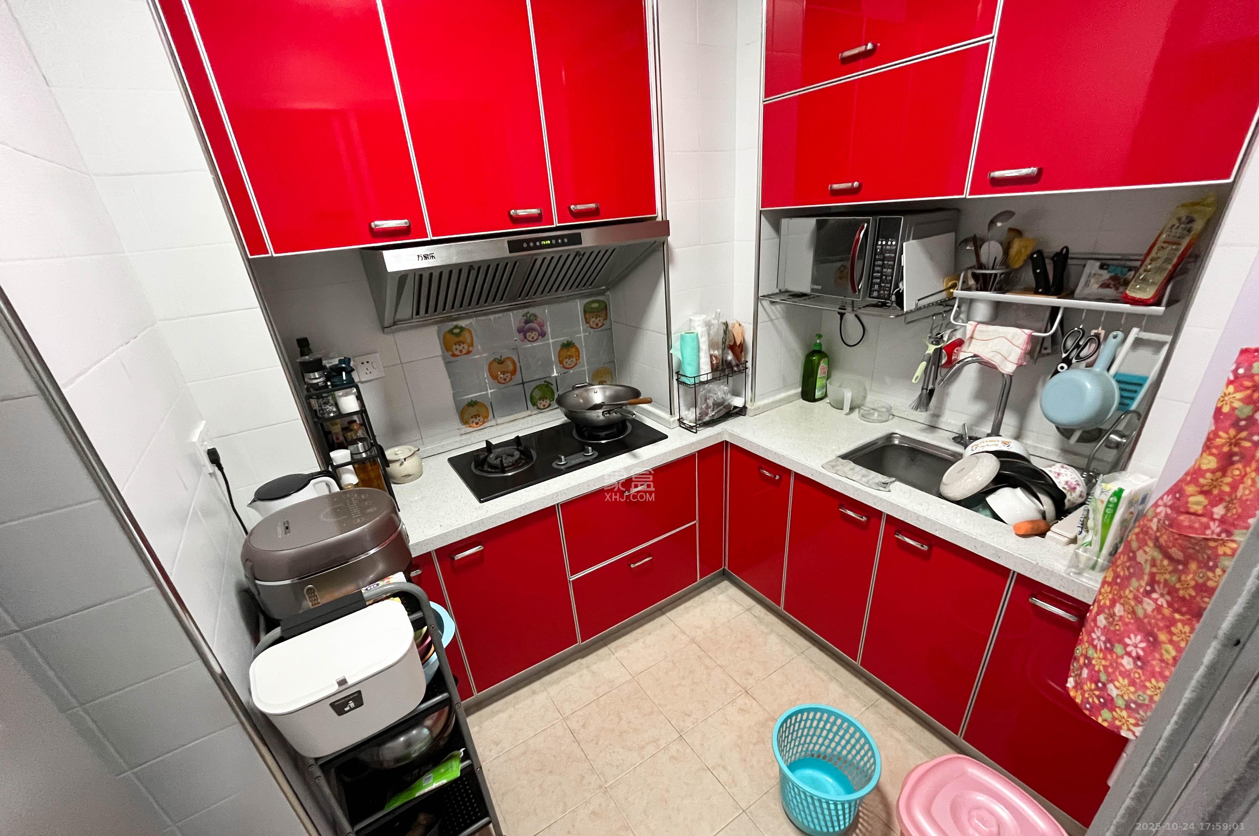 恩瑞麓山名园(龙王港小区)  3室1厅1卫    78.0万 恩瑞麓山名园(龙王港小区)  3室1厅1卫    78.0万厨房