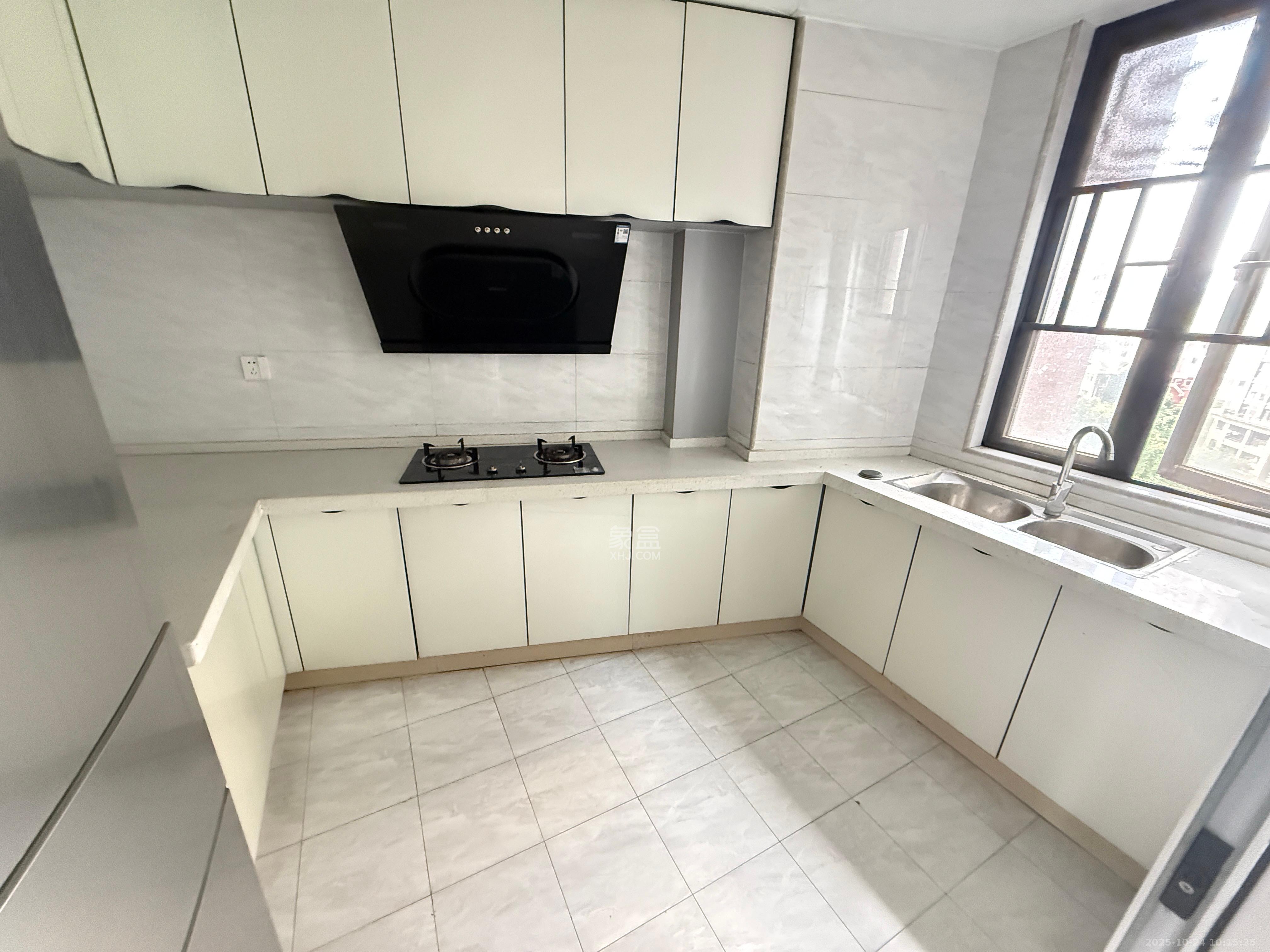 半山壹号 3室2厅2卫 2500.0元/月 半山壹号 3室2厅2卫 2500.0元/月室内图