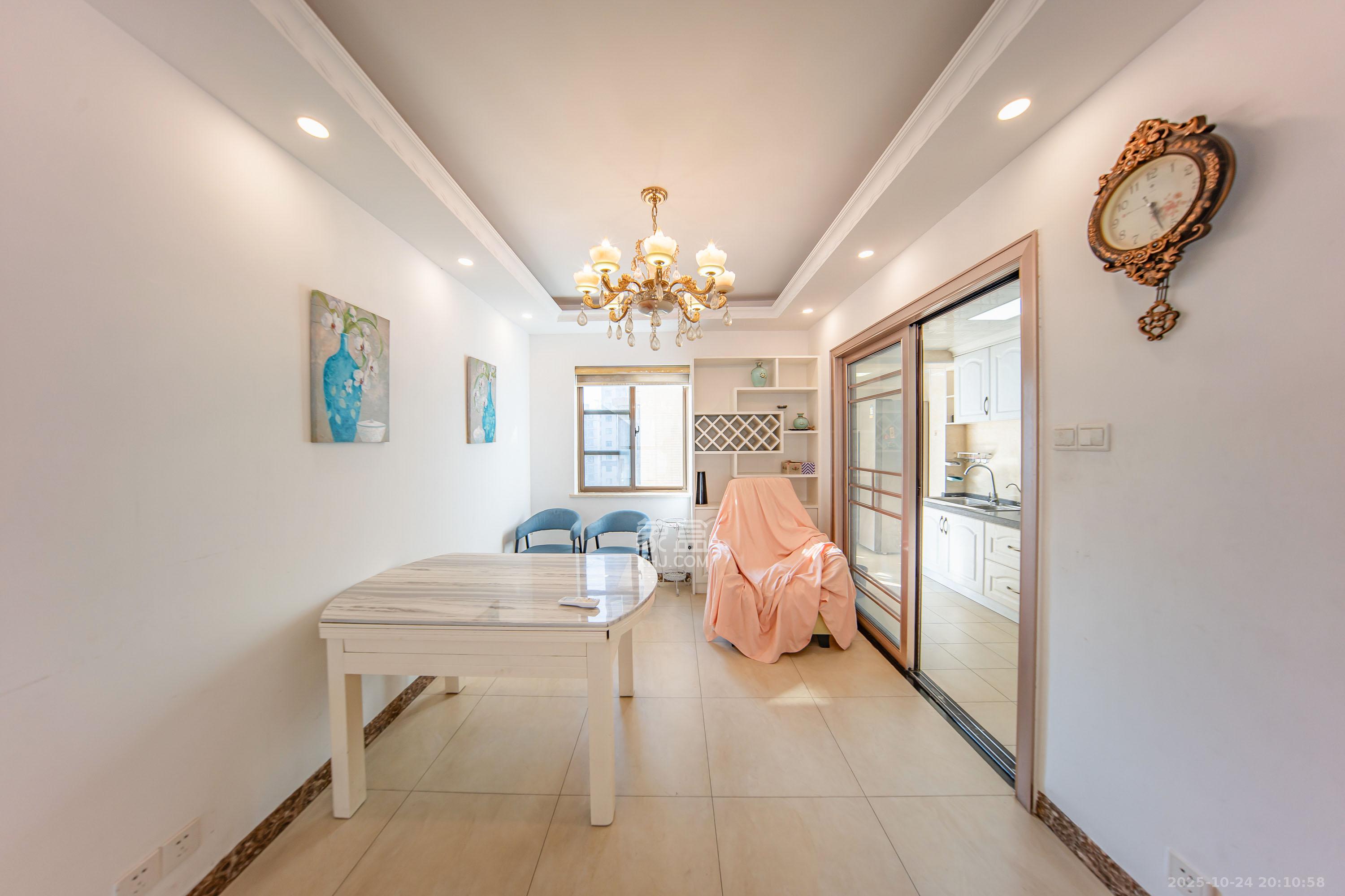 江山帝景哈佛  3室2厅2卫    128.0万客厅