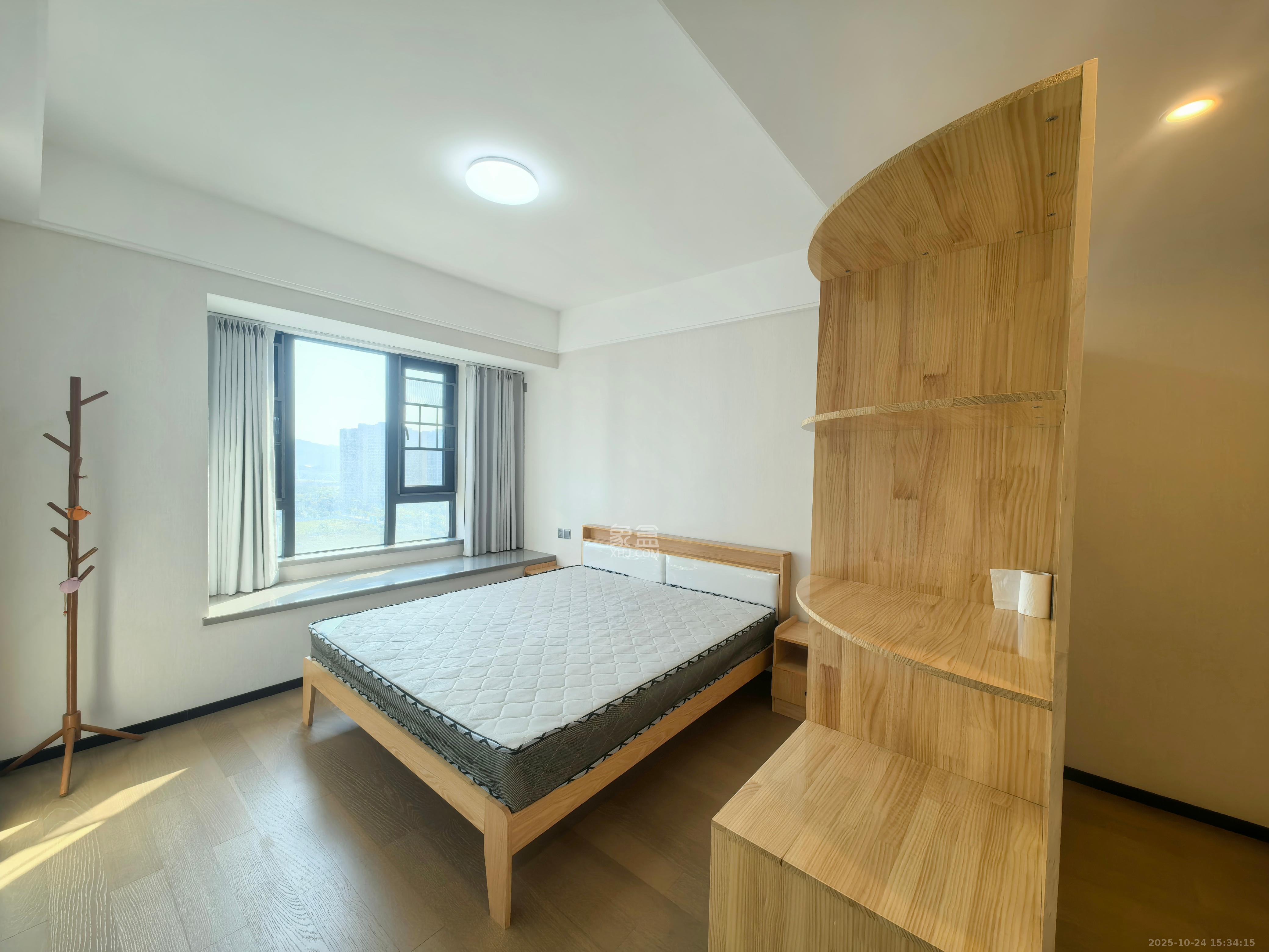 中海麓山境北区  4室2厅2卫    3000.0元/月室内图