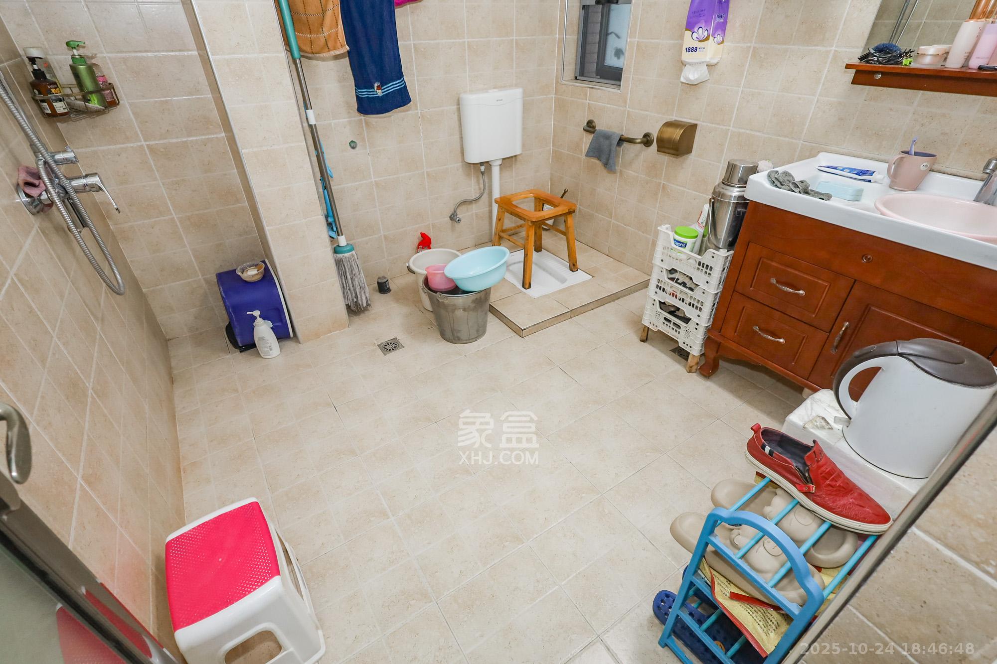 八方小区B区  4室2厅2卫    518.0万卫生间