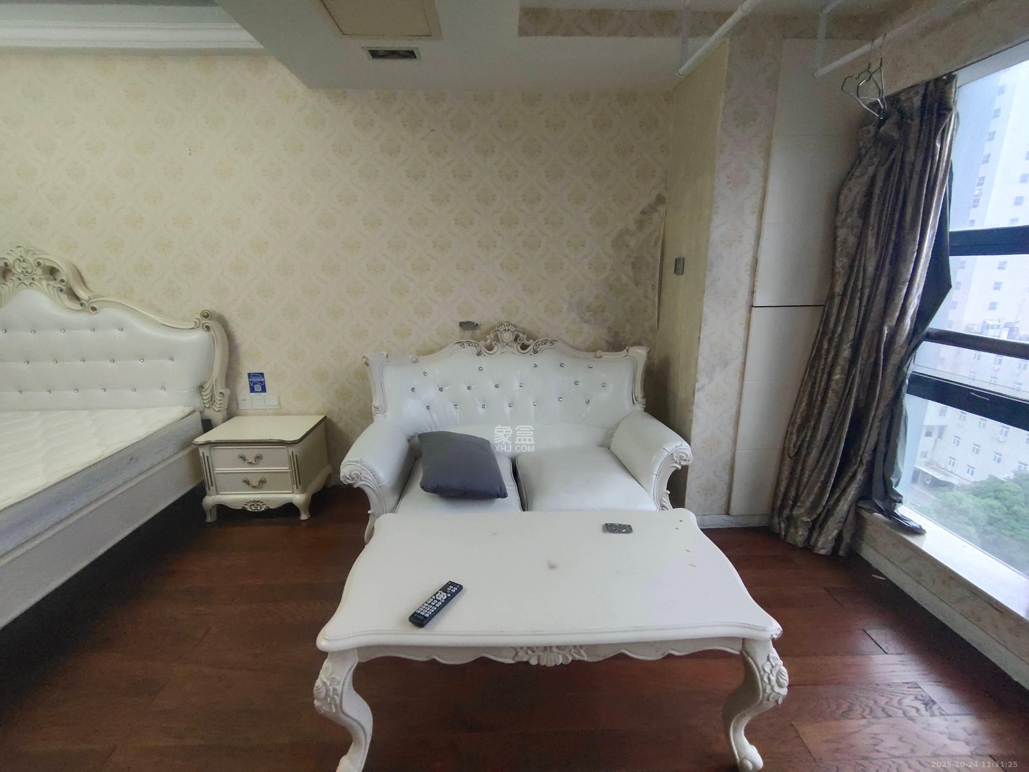 壹号公馆  1室1厅1卫    2100.0元/月室内图