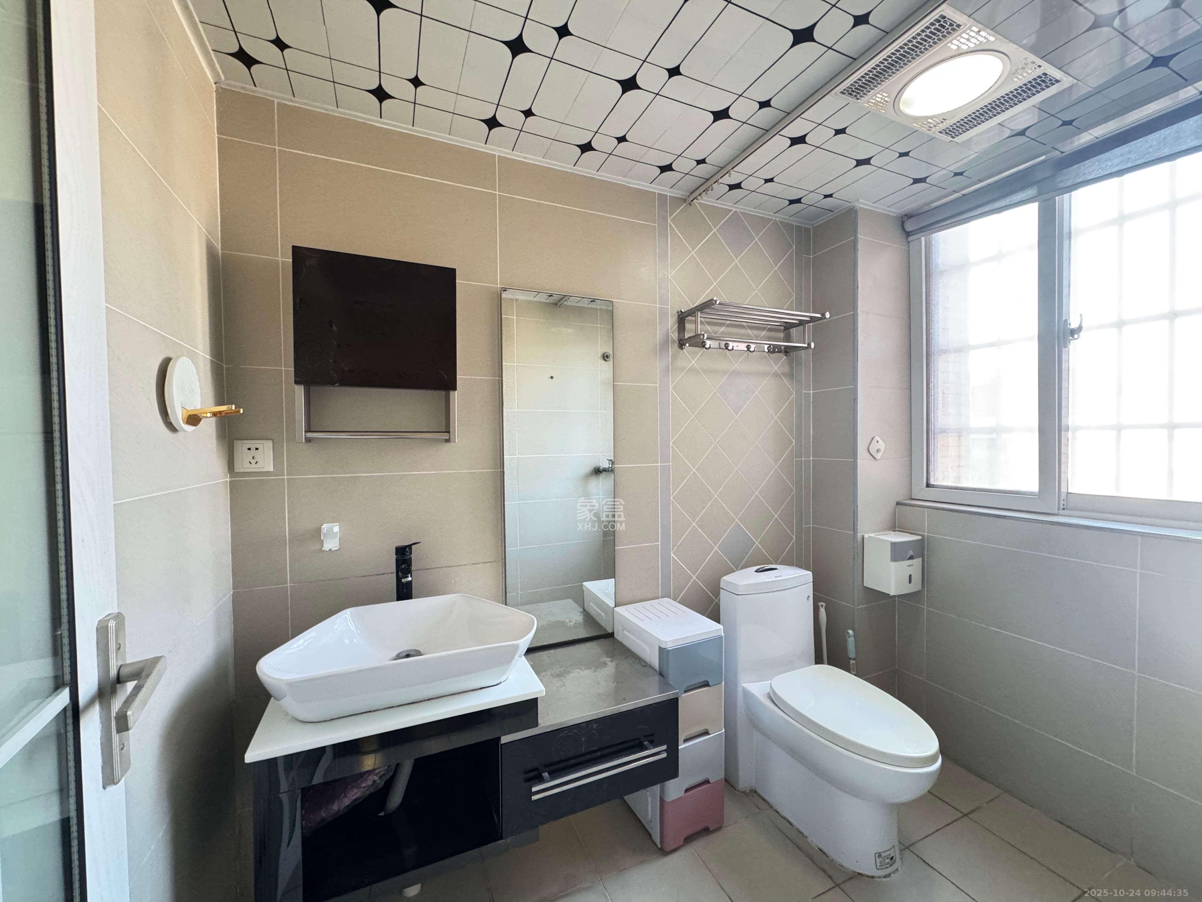 山水华景  3室2厅2卫    2800.0元/月 山水华景  3室2厅2卫    2800.0元/月室内图