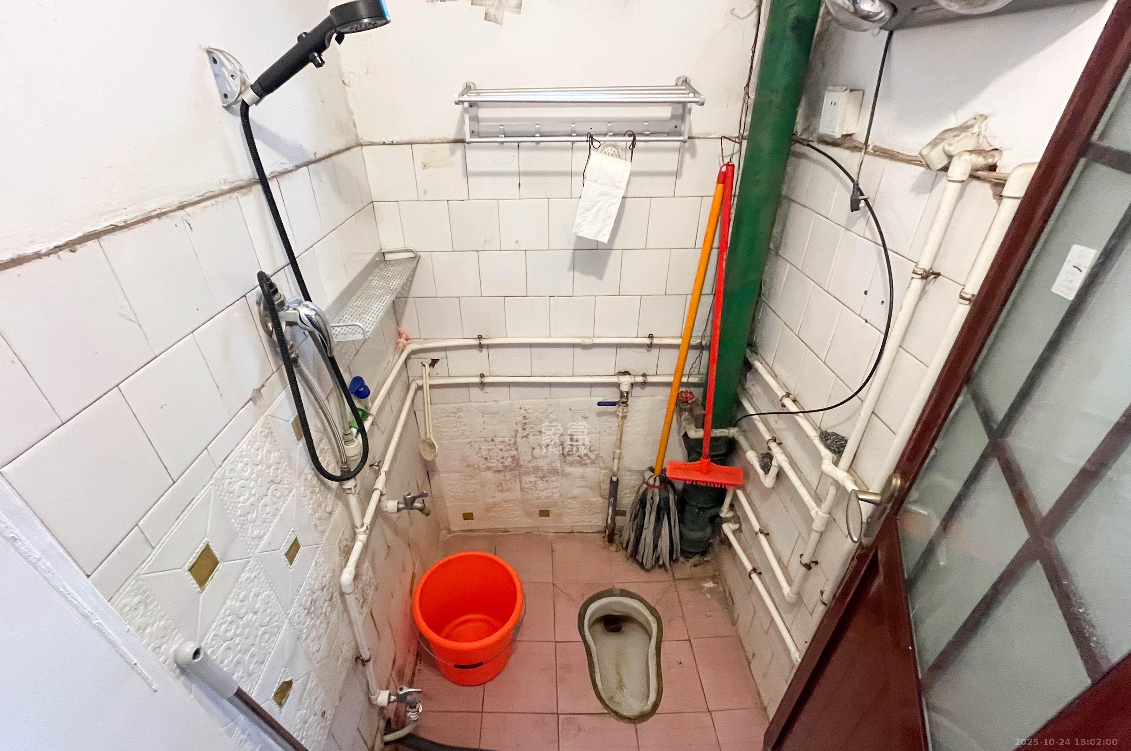 望城坡(航天大院)八亩地  2室1厅1卫    39.2万 望城坡(航天大院)八亩地  2室1厅1卫    39.2万卫生间