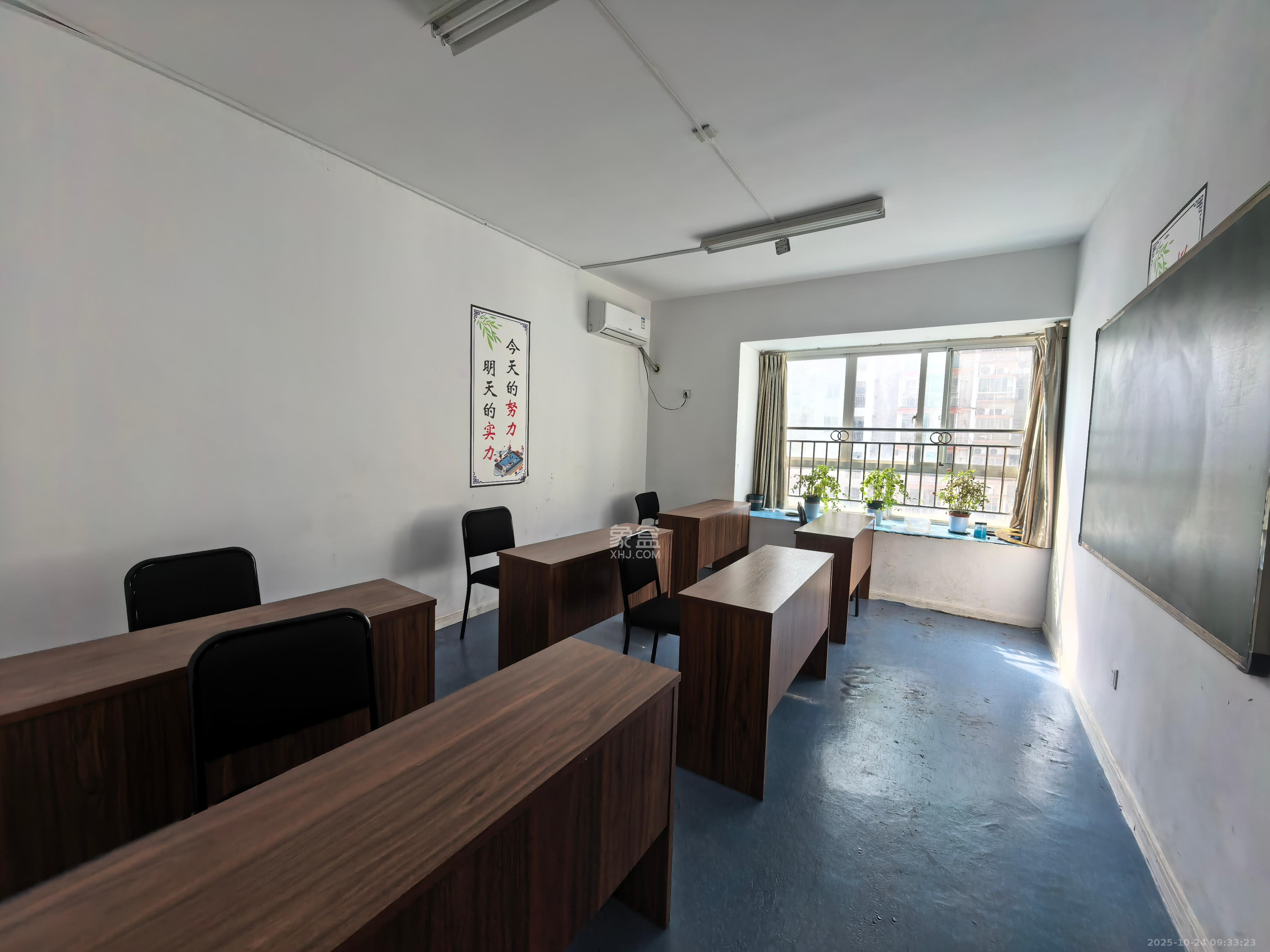 景江雅苑  4室2厅1卫    3500.0元/月 景江雅苑  4室2厅1卫    3500.0元/月室内图