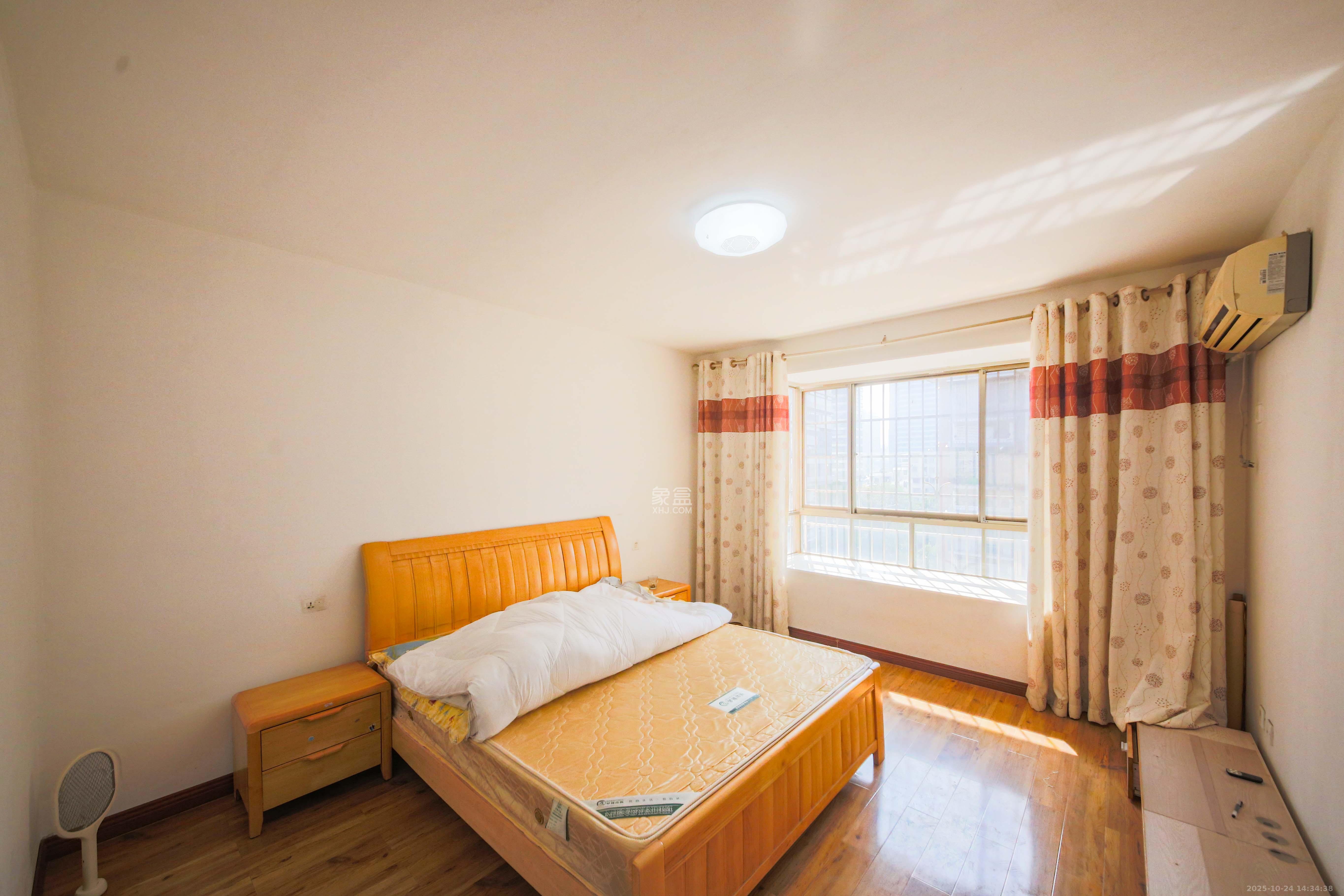 新悦家园  3室2厅2卫    74.0万卧室